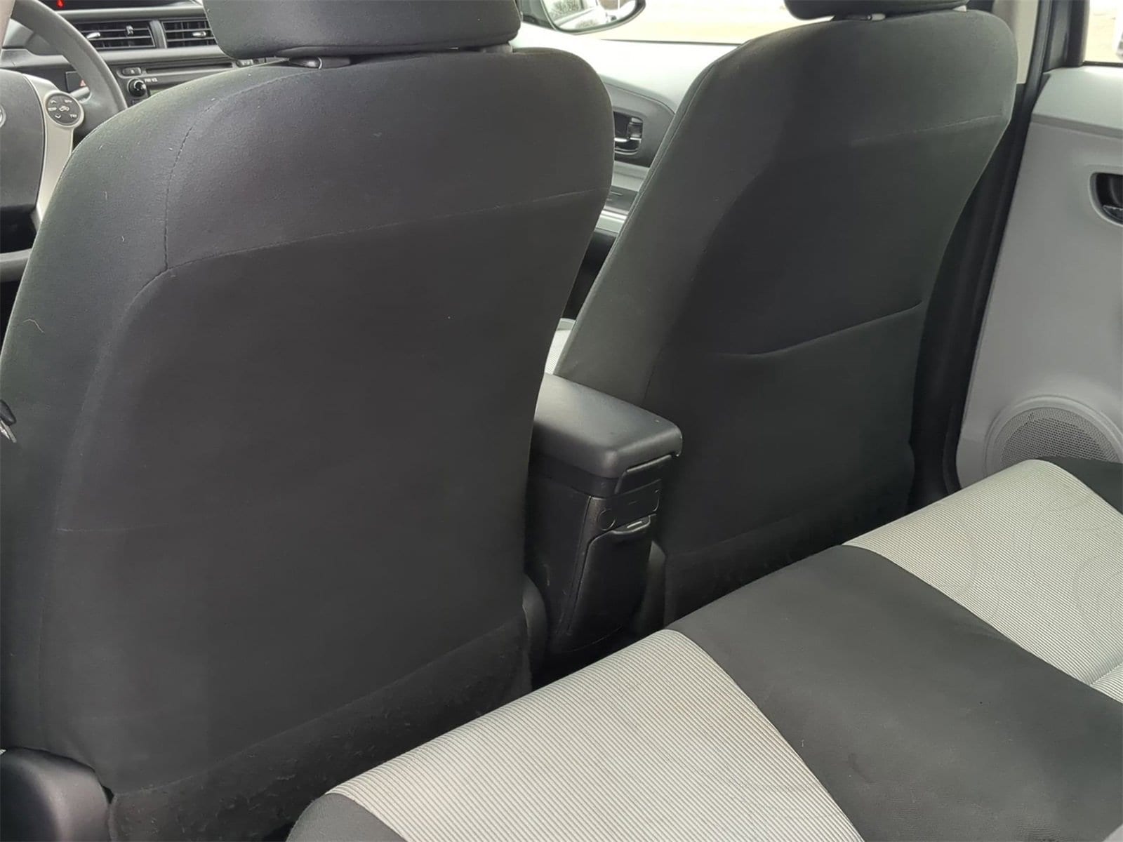 Thumbnail: 2014 Toyota Prius c - 25