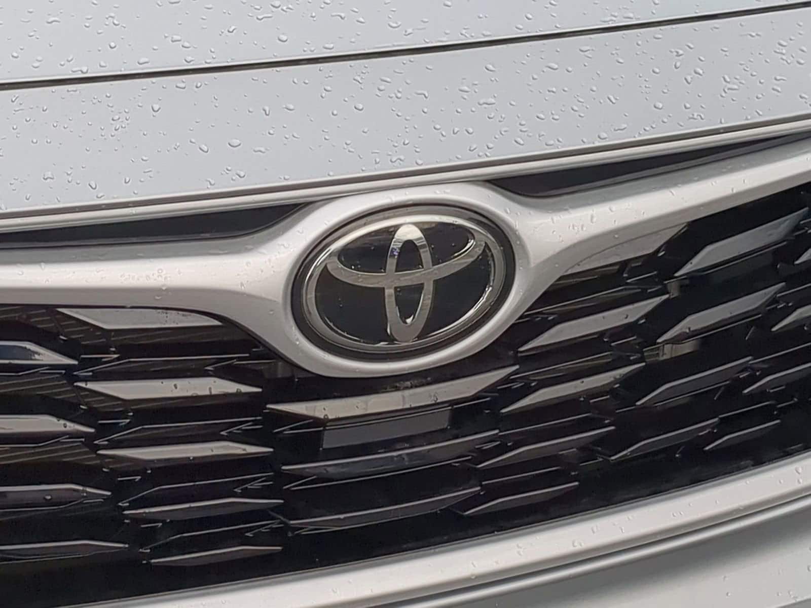 Thumbnail: 2023 Toyota Highlander - 12