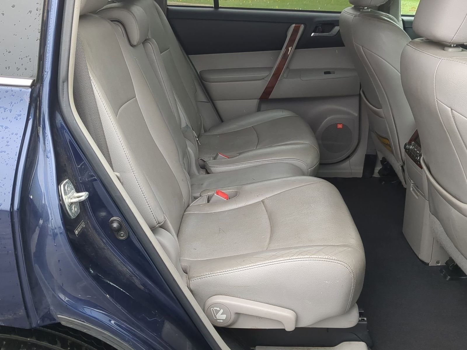 Thumbnail: 2012 Toyota Highlander - 20