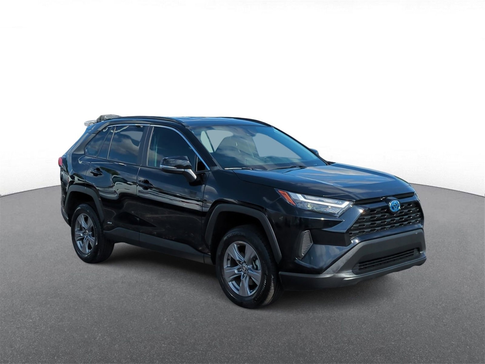 2024 Toyota RAV4 Hybrid XLE photo 2