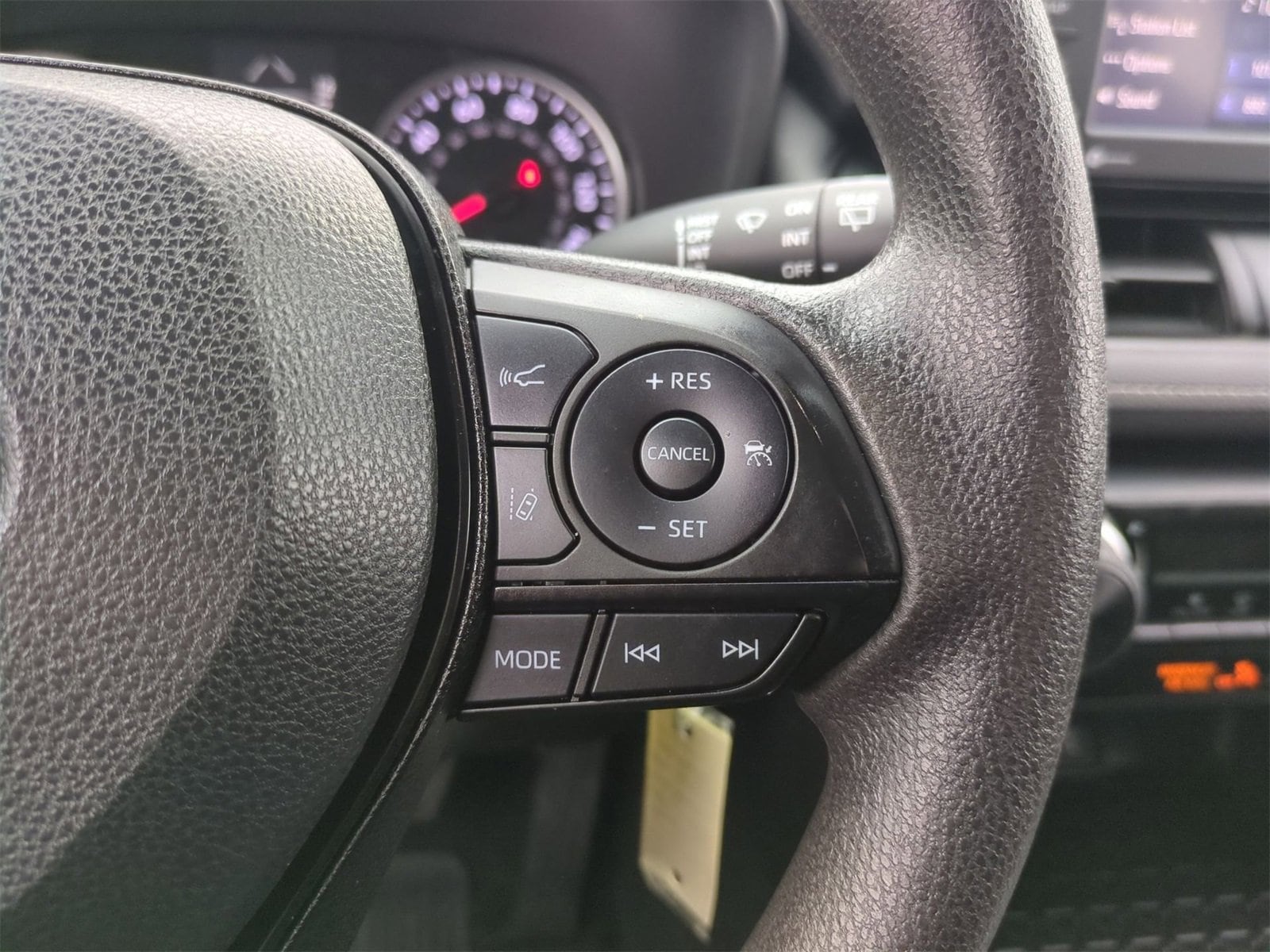 Thumbnail: 2022 Toyota RAV4 - 23