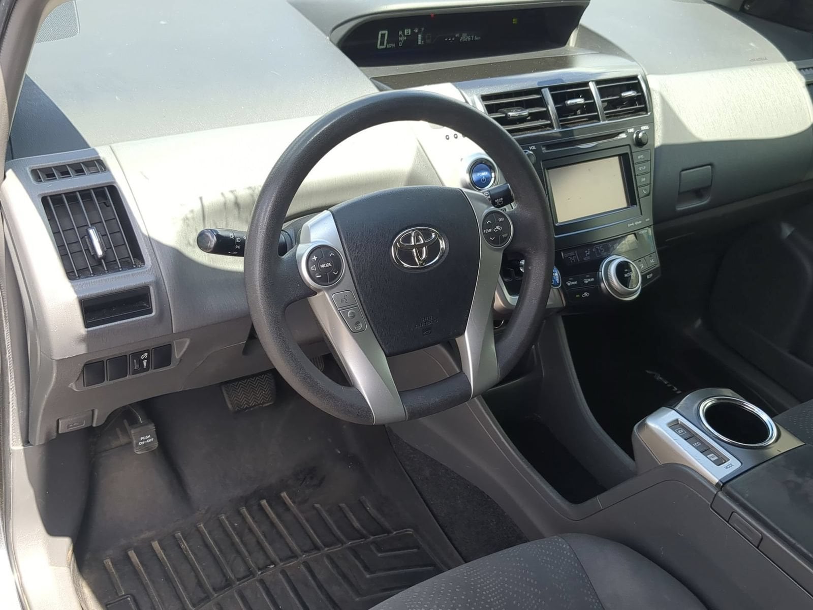 Thumbnail: 2013 Toyota Prius v - 10