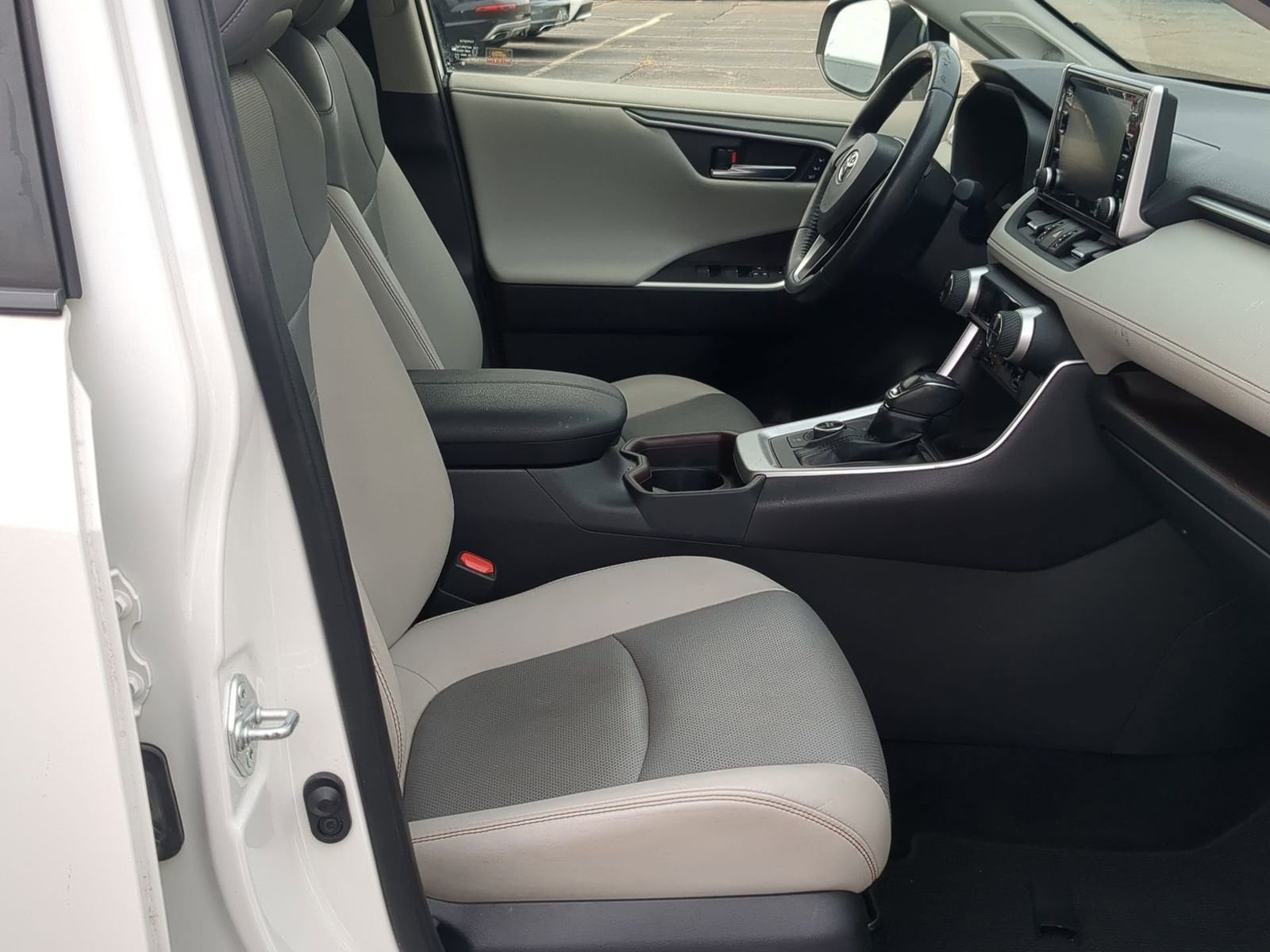 Thumbnail: 2020 Toyota RAV4 - 21