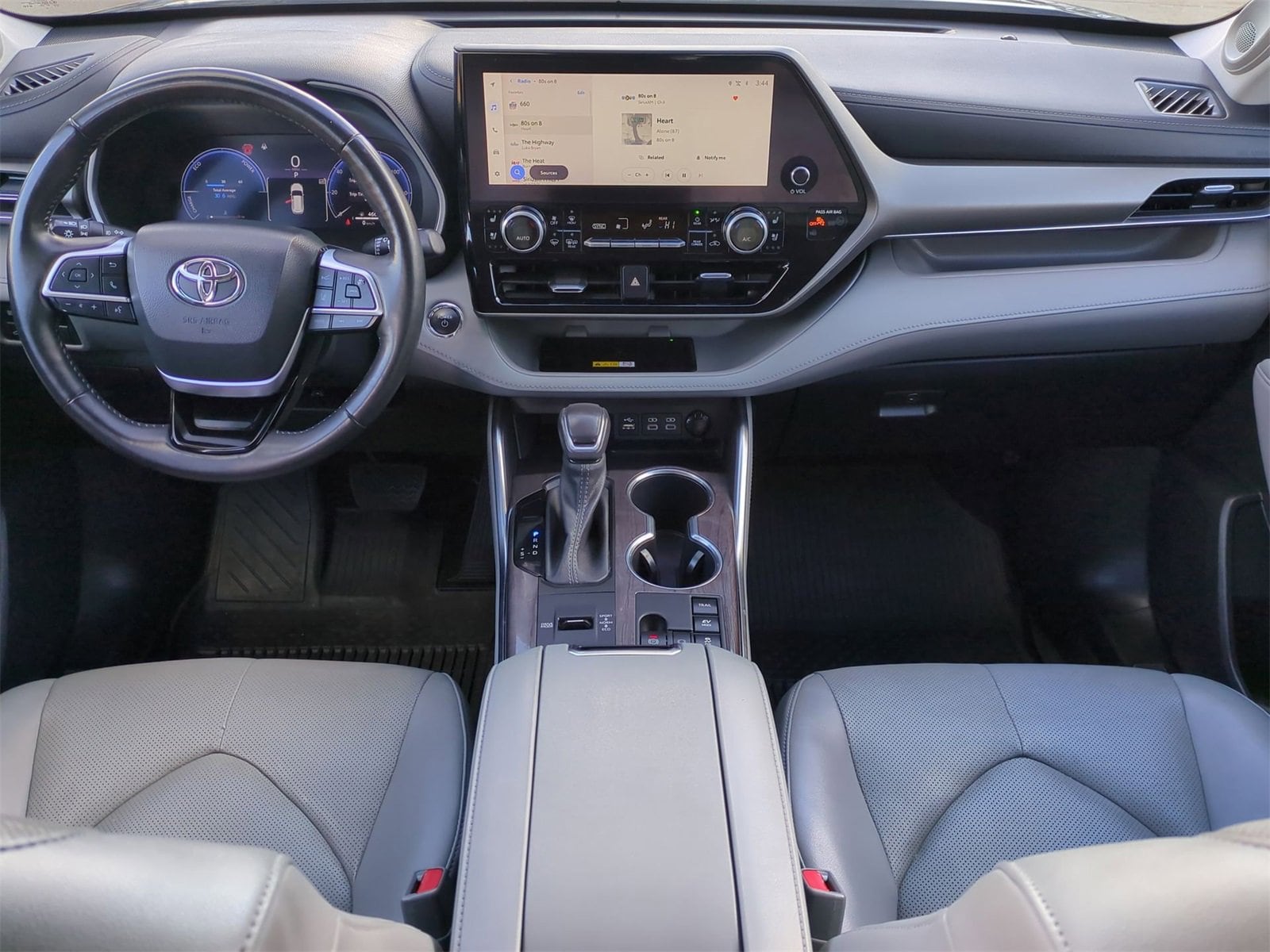 Thumbnail: 2023 Toyota Highlander - 14