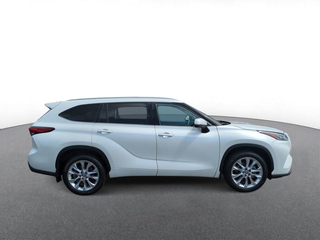 Thumbnail: 2022 Toyota Highlander - 9