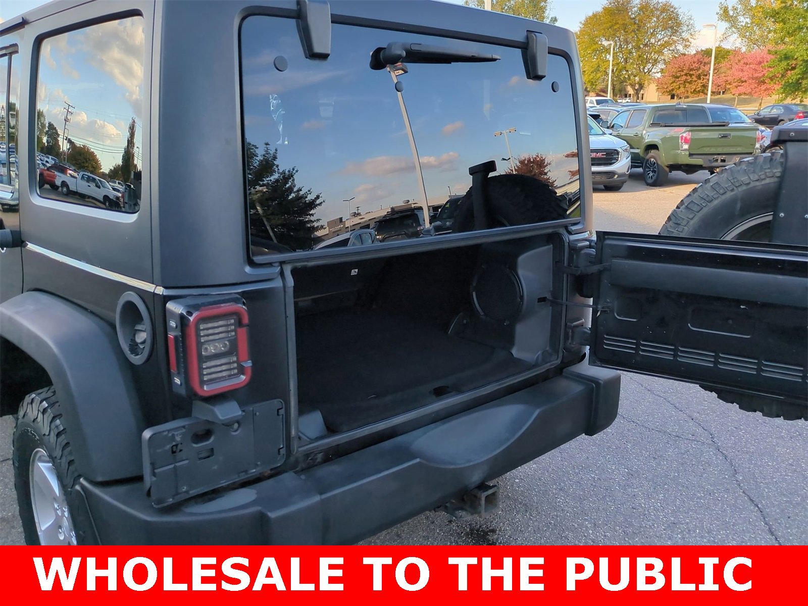 Thumbnail: 2012 Jeep Wrangler - 32