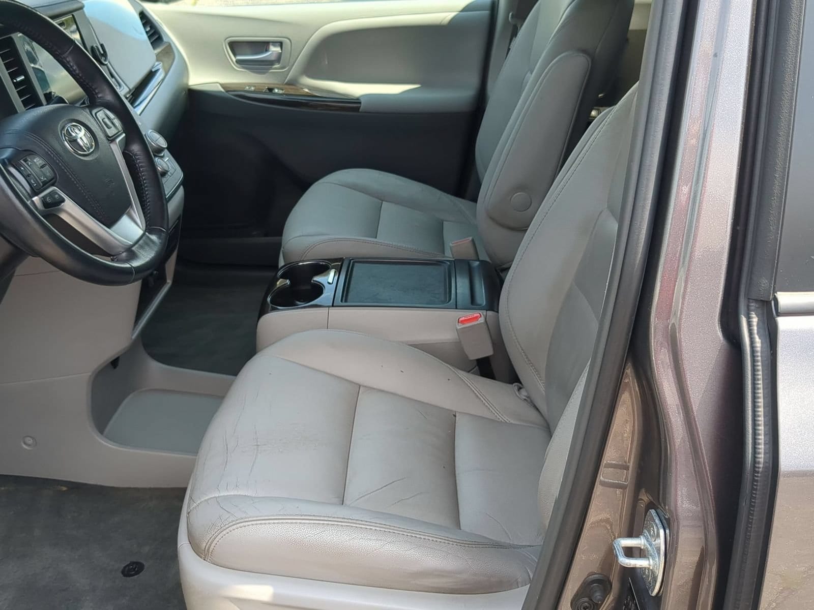 Thumbnail: 2016 Toyota Sienna - 16