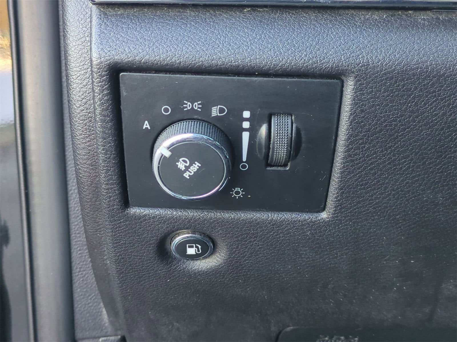 Thumbnail: 2014 Jeep Grand Cherokee - 27