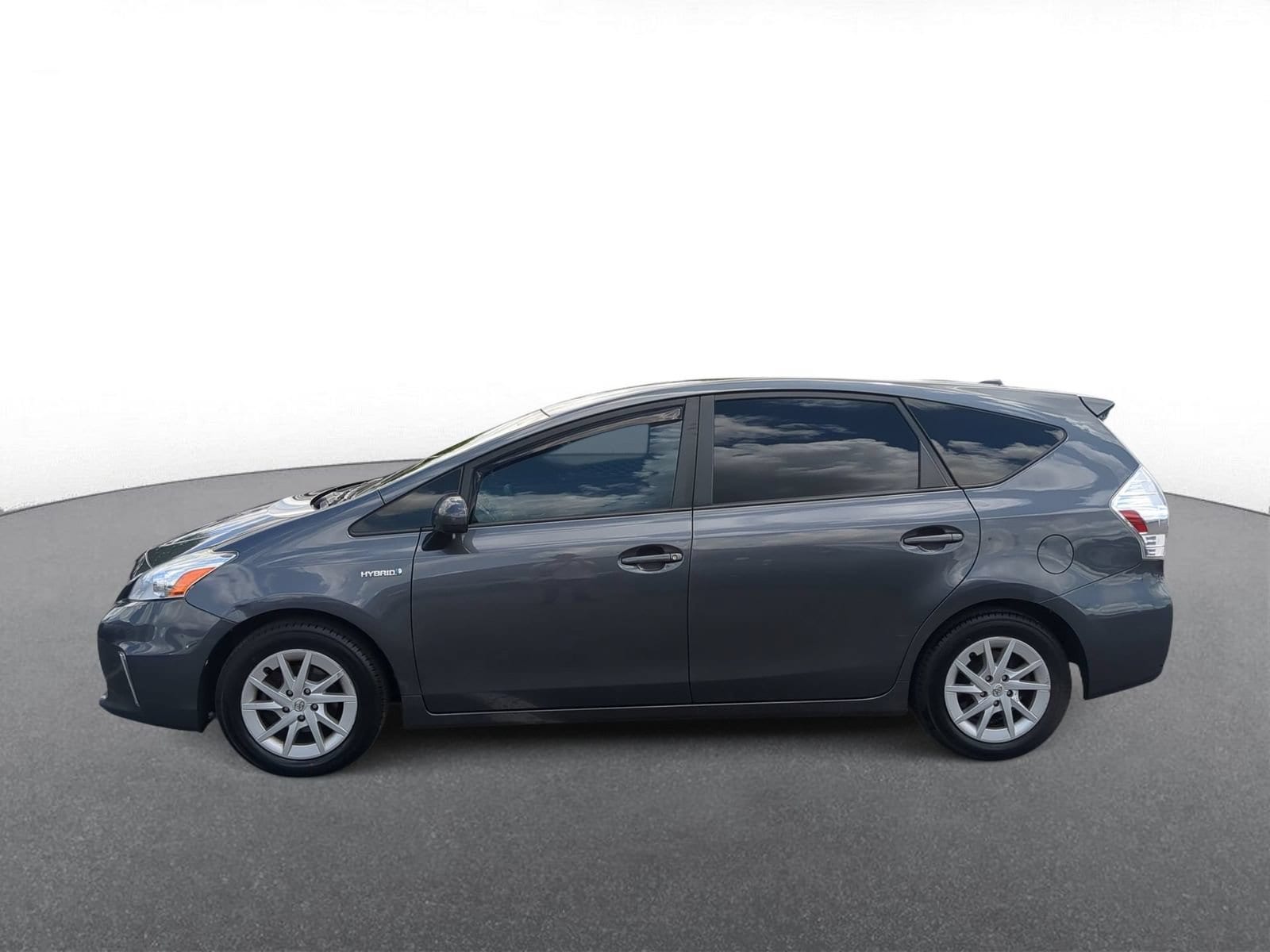 Thumbnail: 2013 Toyota Prius v - 5