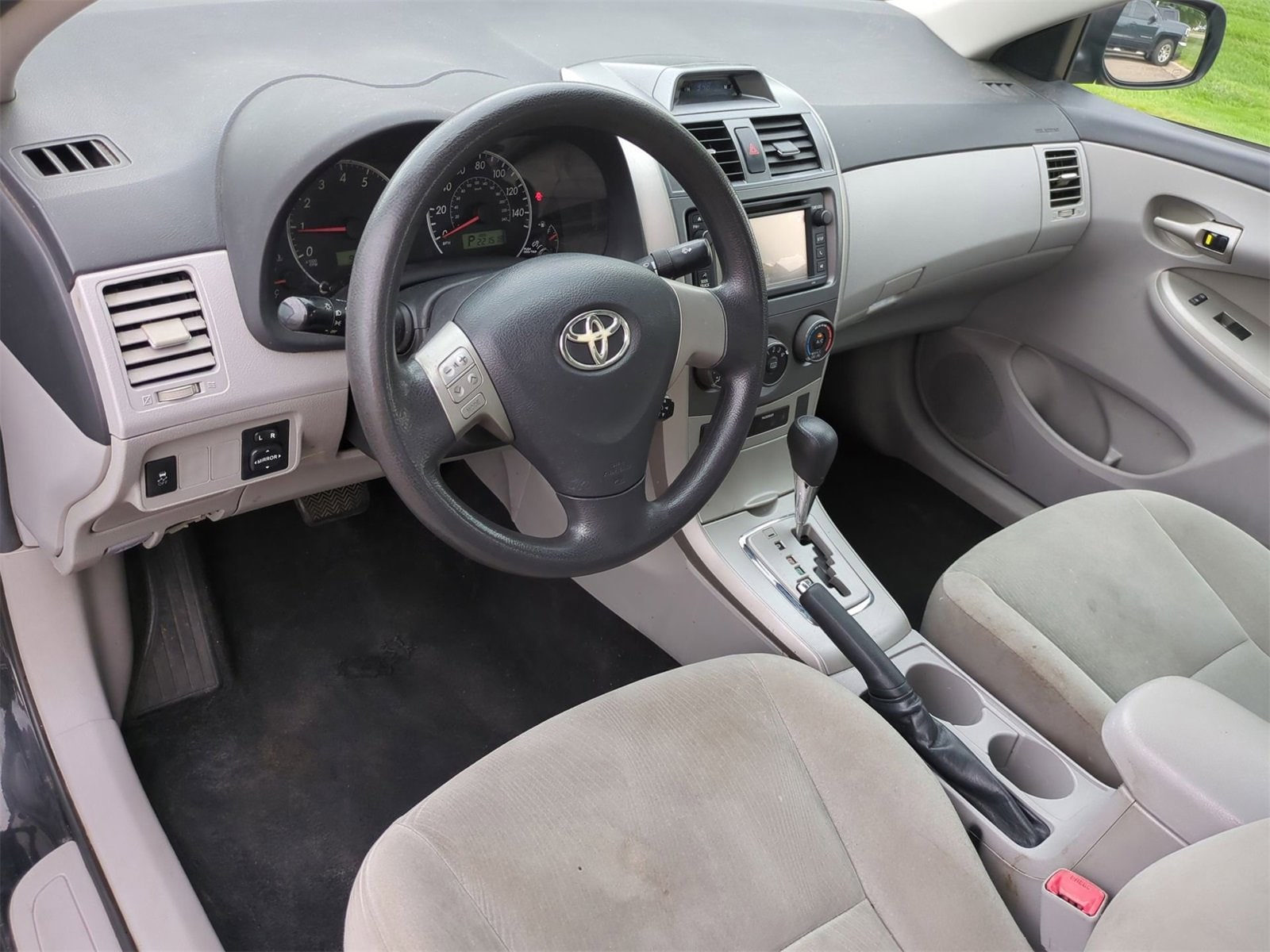 Thumbnail: 2013 Toyota Corolla - 10