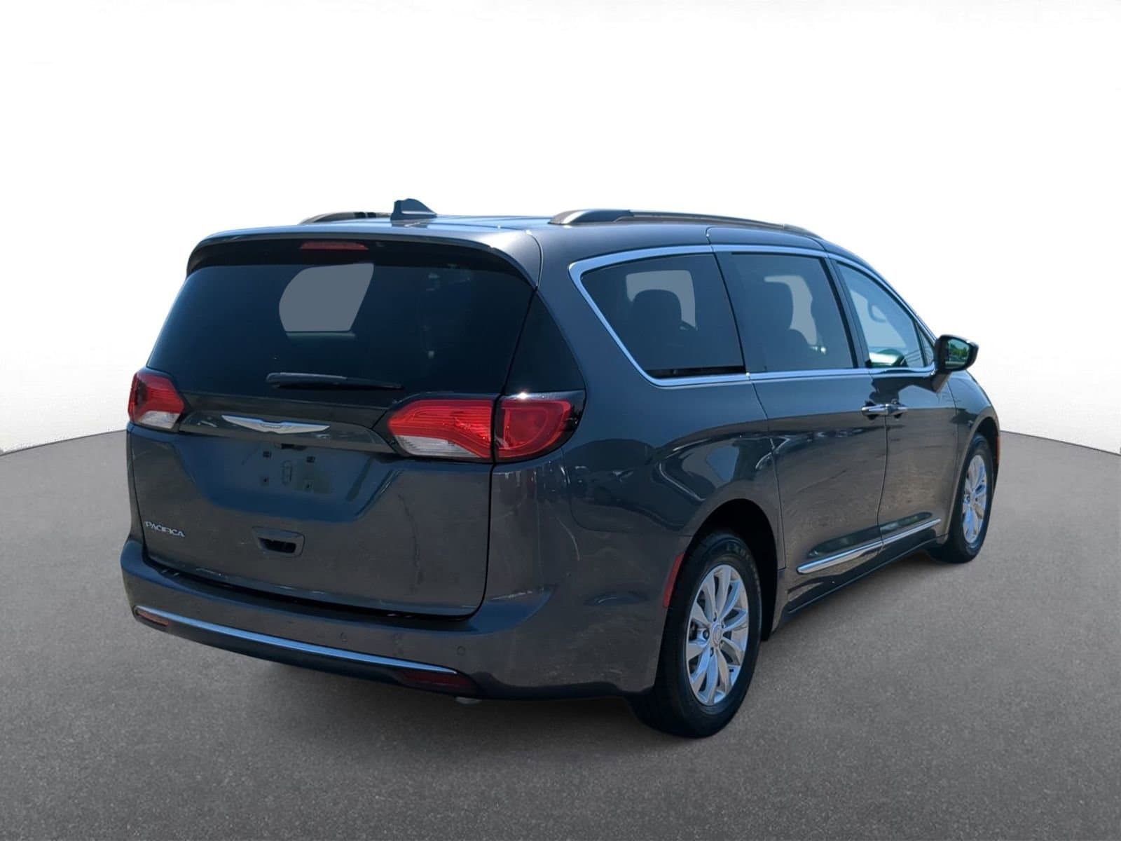 Thumbnail: 2017 Chrysler Pacifica - 8