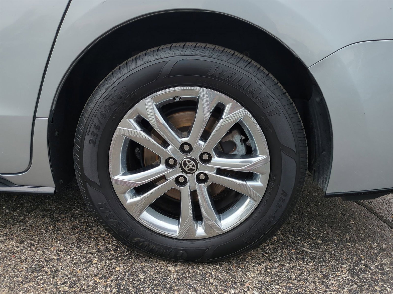 Thumbnail: 2021 Toyota Sienna - 13