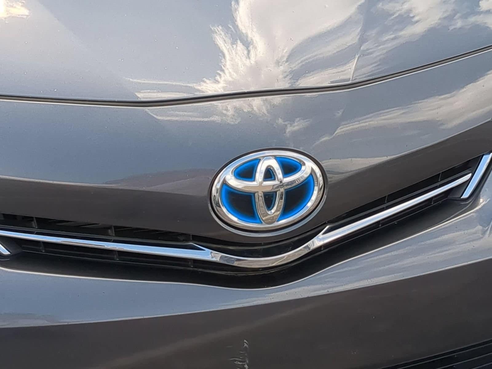 Thumbnail: 2013 Toyota Prius v - 12