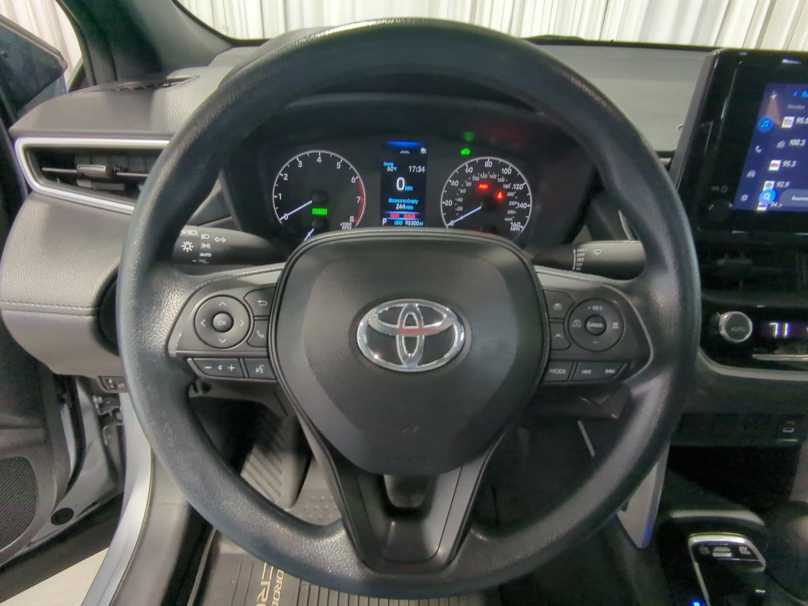 2024 Toyota Corolla Cross S - Photo 22