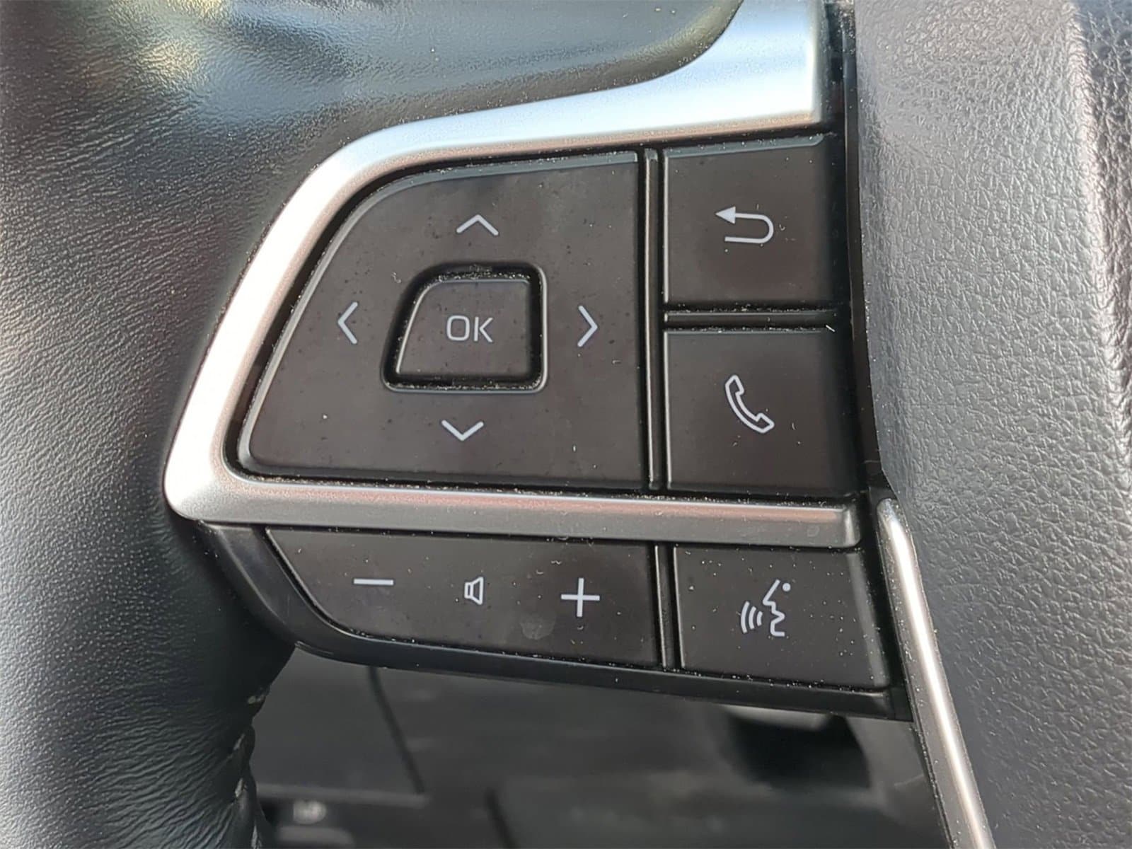 Thumbnail: 2022 Toyota Highlander - 26