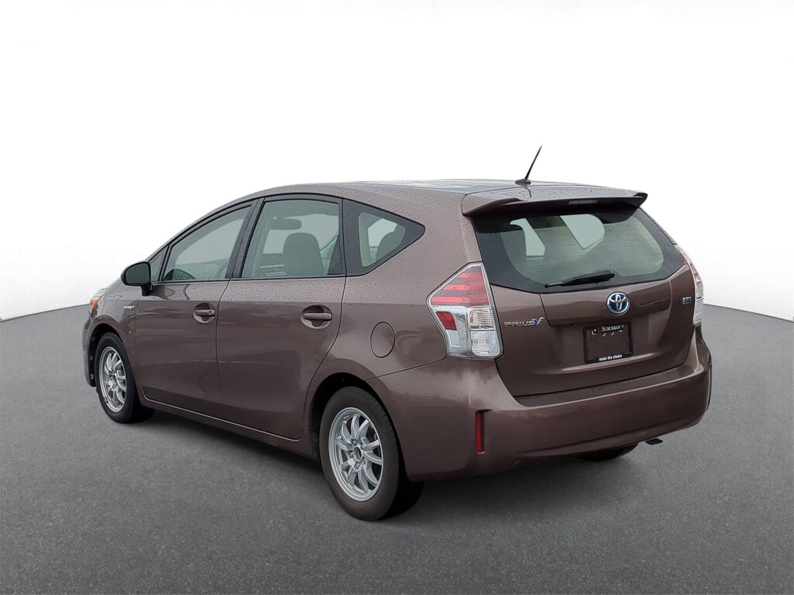 Thumbnail: 2017 Toyota Prius v - 6