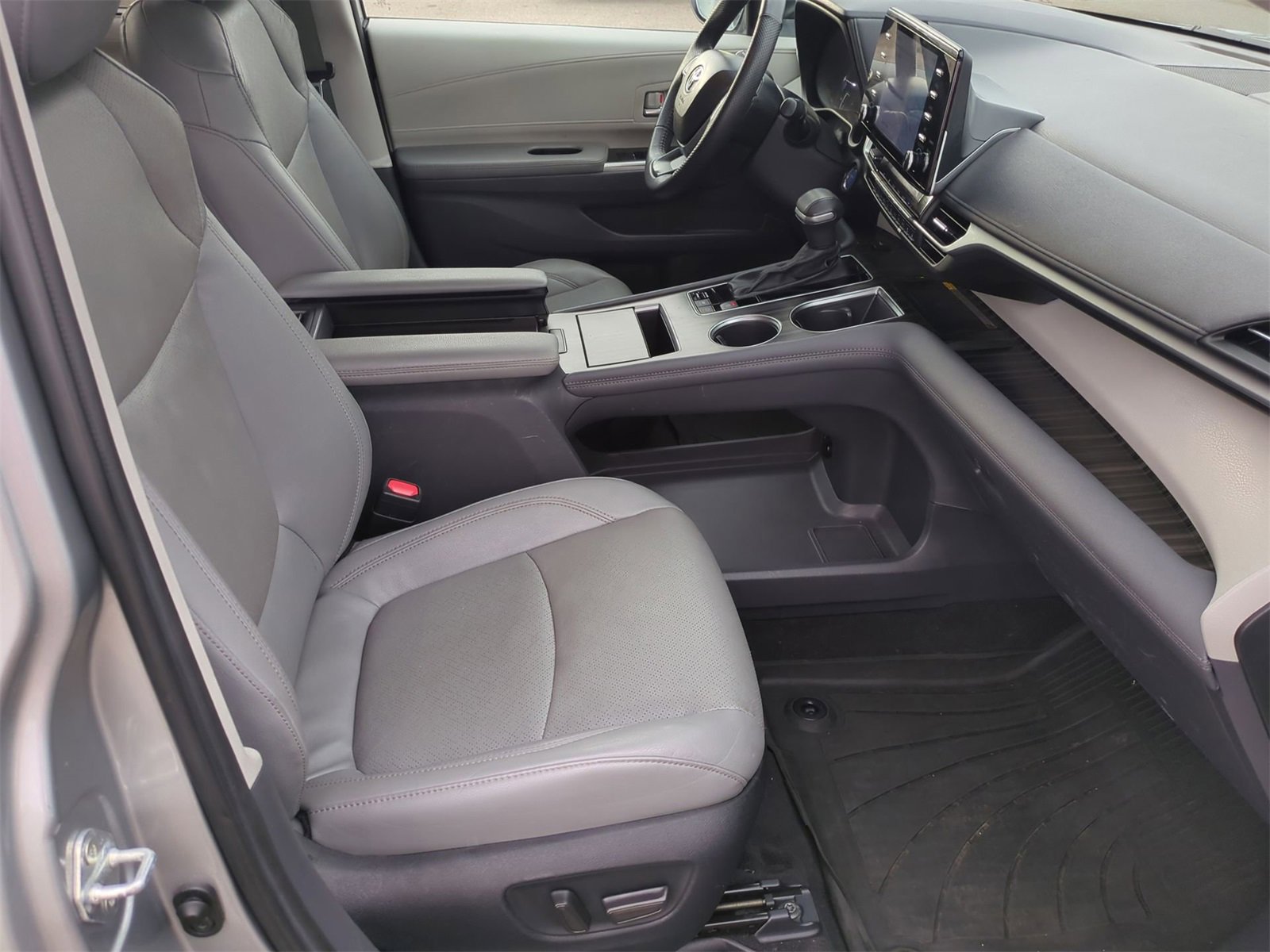 Thumbnail: 2024 Toyota Sienna - 21