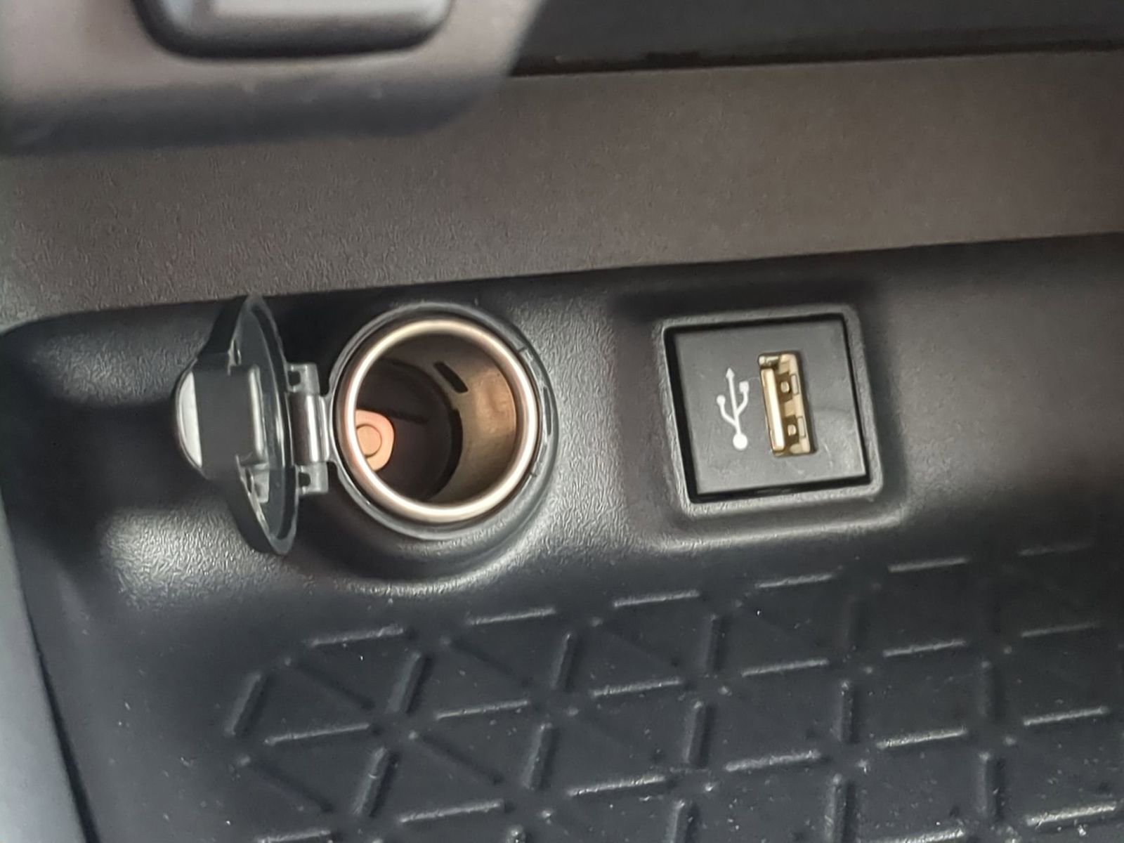 Thumbnail: 2025 Toyota RAV4 - 29