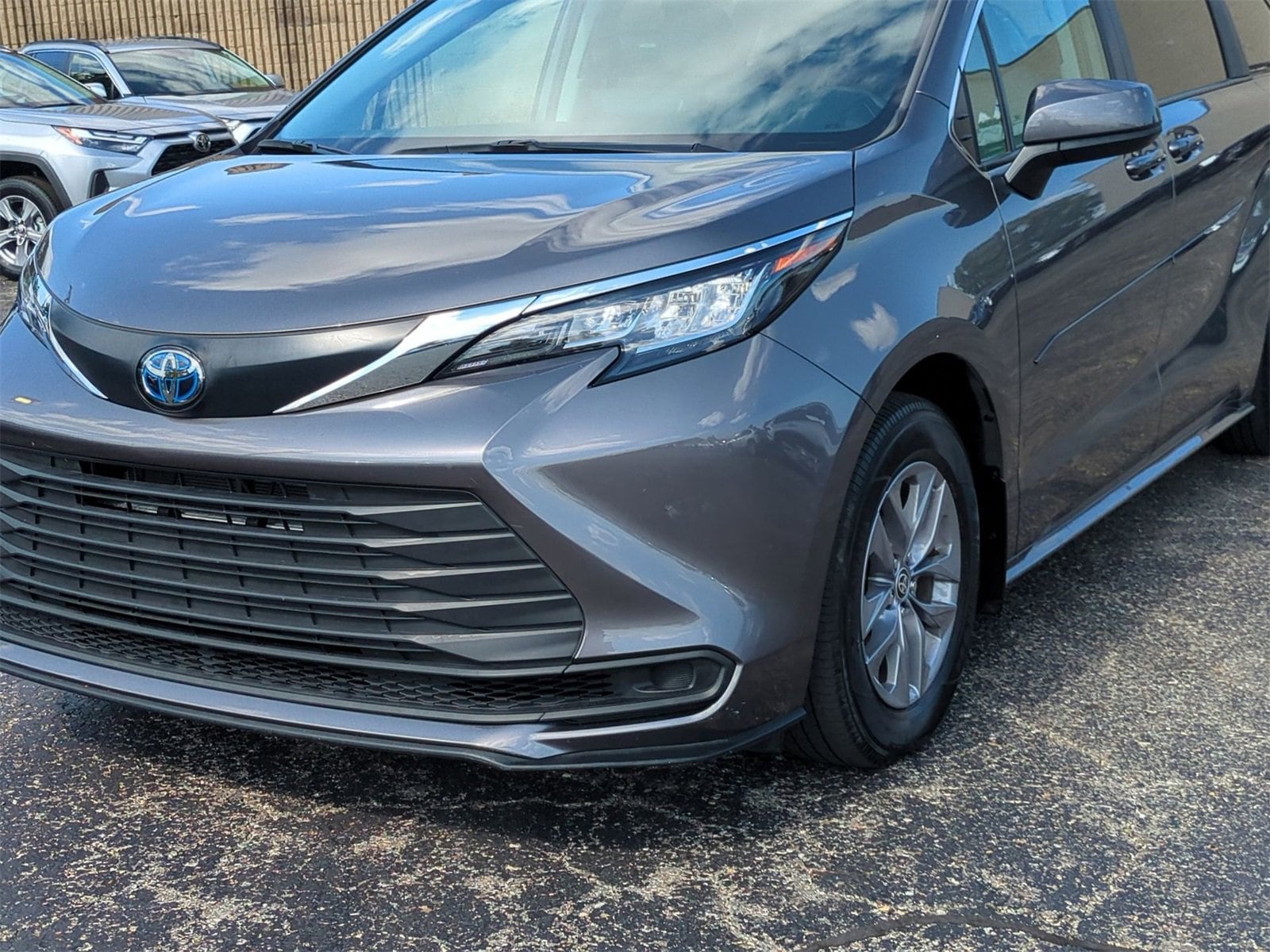 Thumbnail: 2023 Toyota Sienna - 11