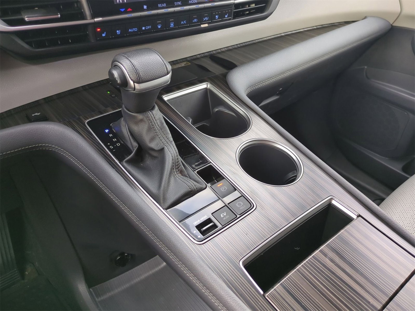 Thumbnail: 2024 Toyota Sienna - 31