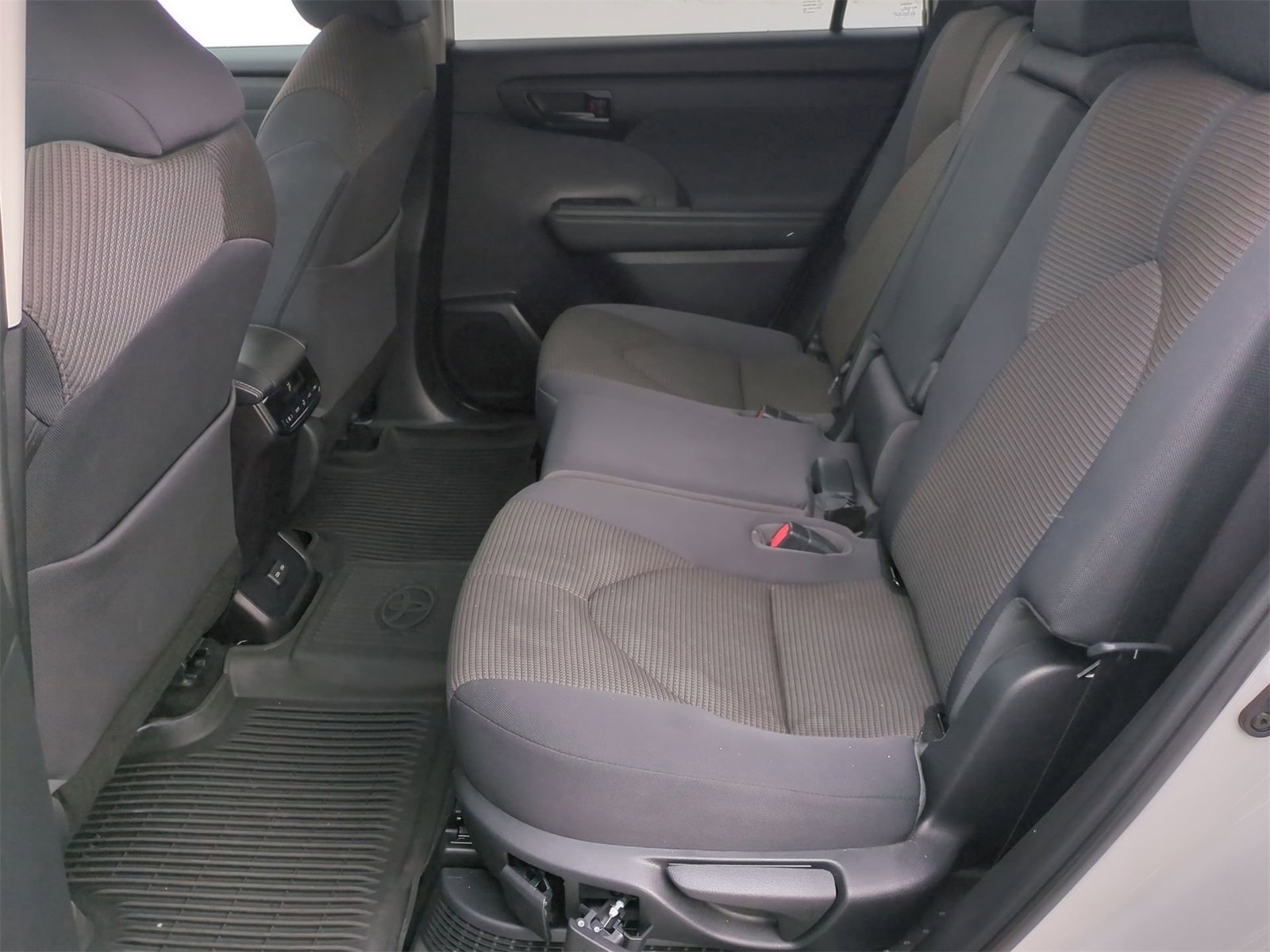 Thumbnail: 2023 Toyota Highlander - 19