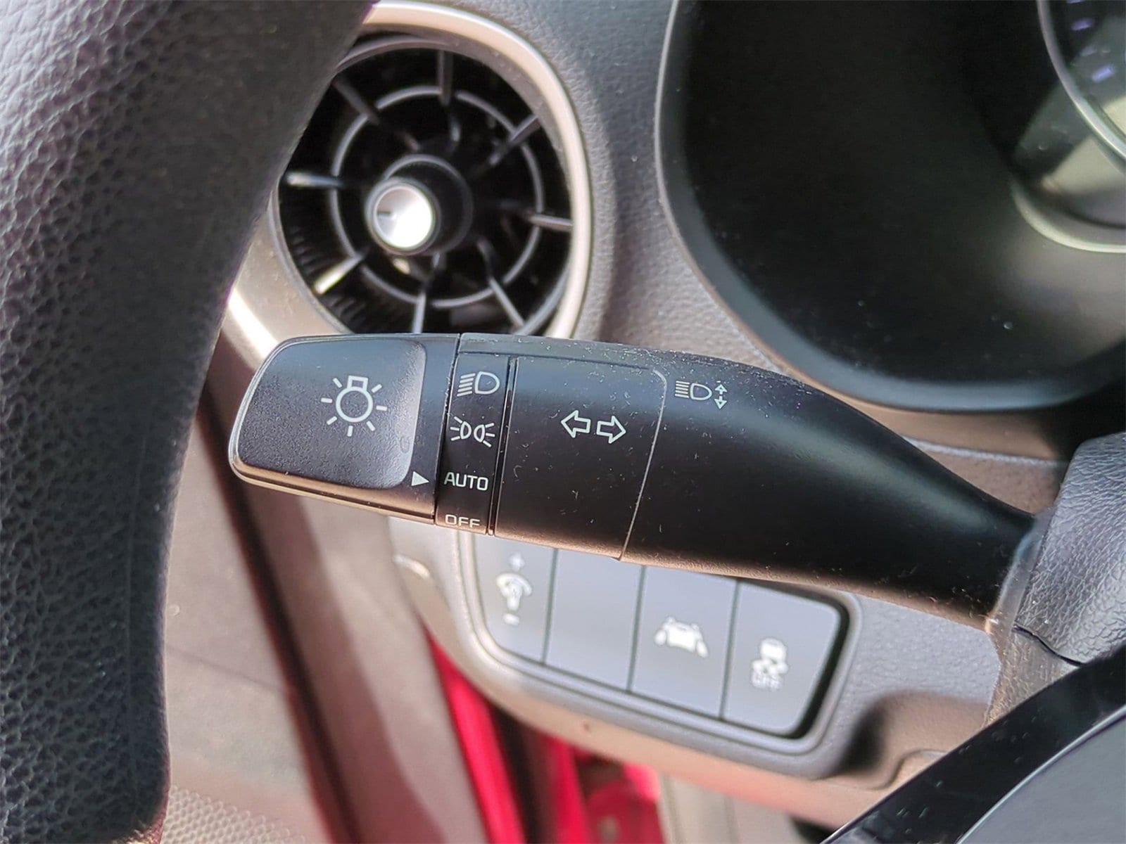 Thumbnail: 2019 Kia Forte - 24