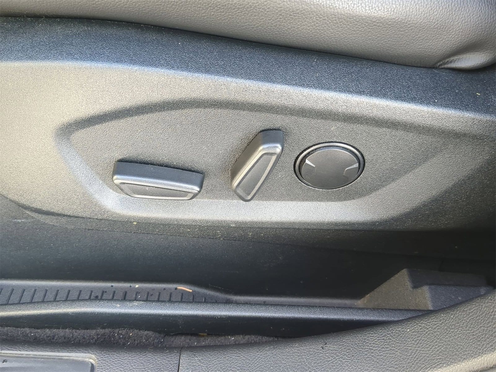 Thumbnail: 2021 Ford Edge - 24