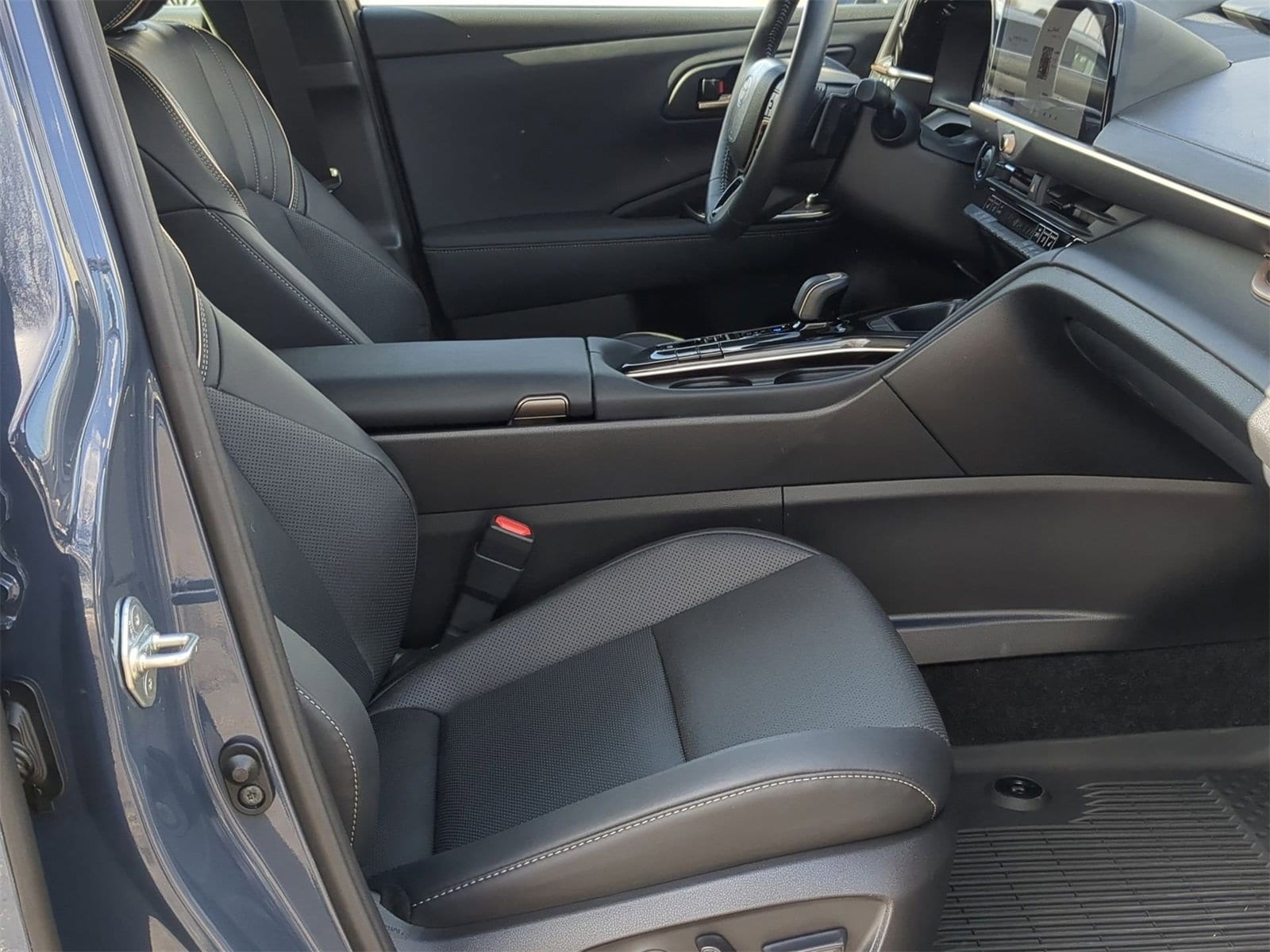 Thumbnail: 2025 Toyota Crown Signia - 28