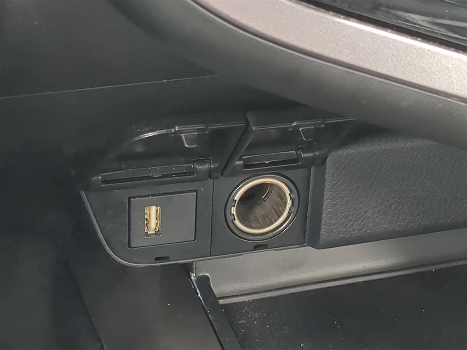 Thumbnail: 2023 Toyota Camry - 36