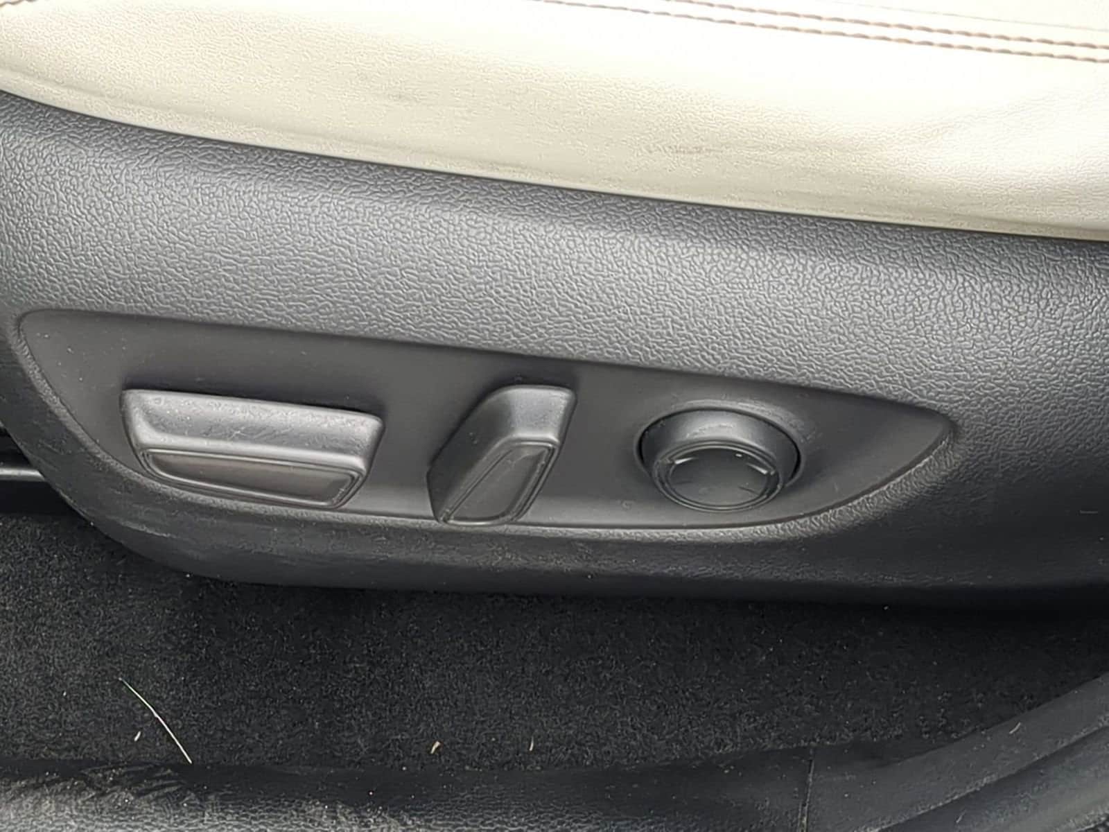 Thumbnail: 2020 Toyota RAV4 - 17