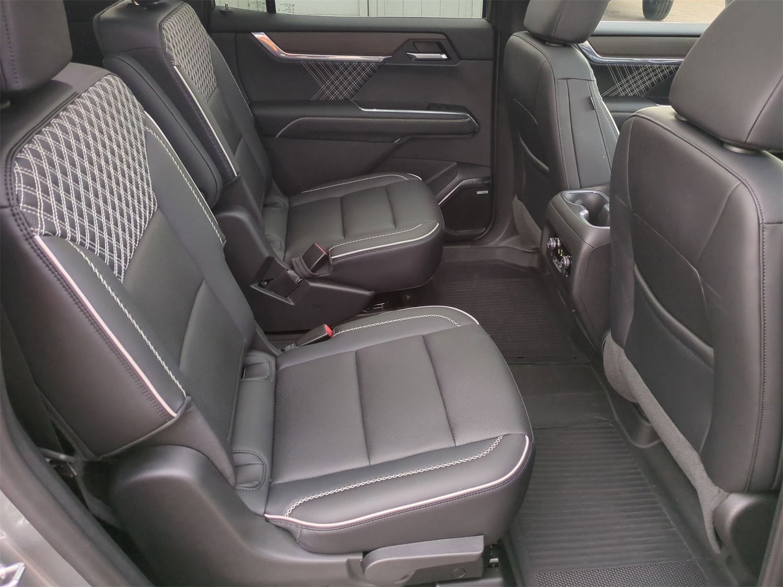 Thumbnail: 2024 GMC Acadia - 21