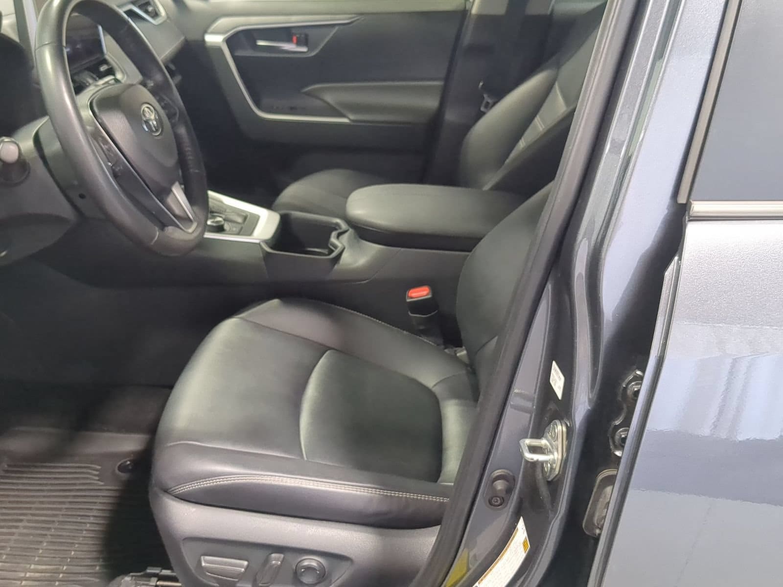2024 Toyota RAV4 XLE Premium - Photo 16