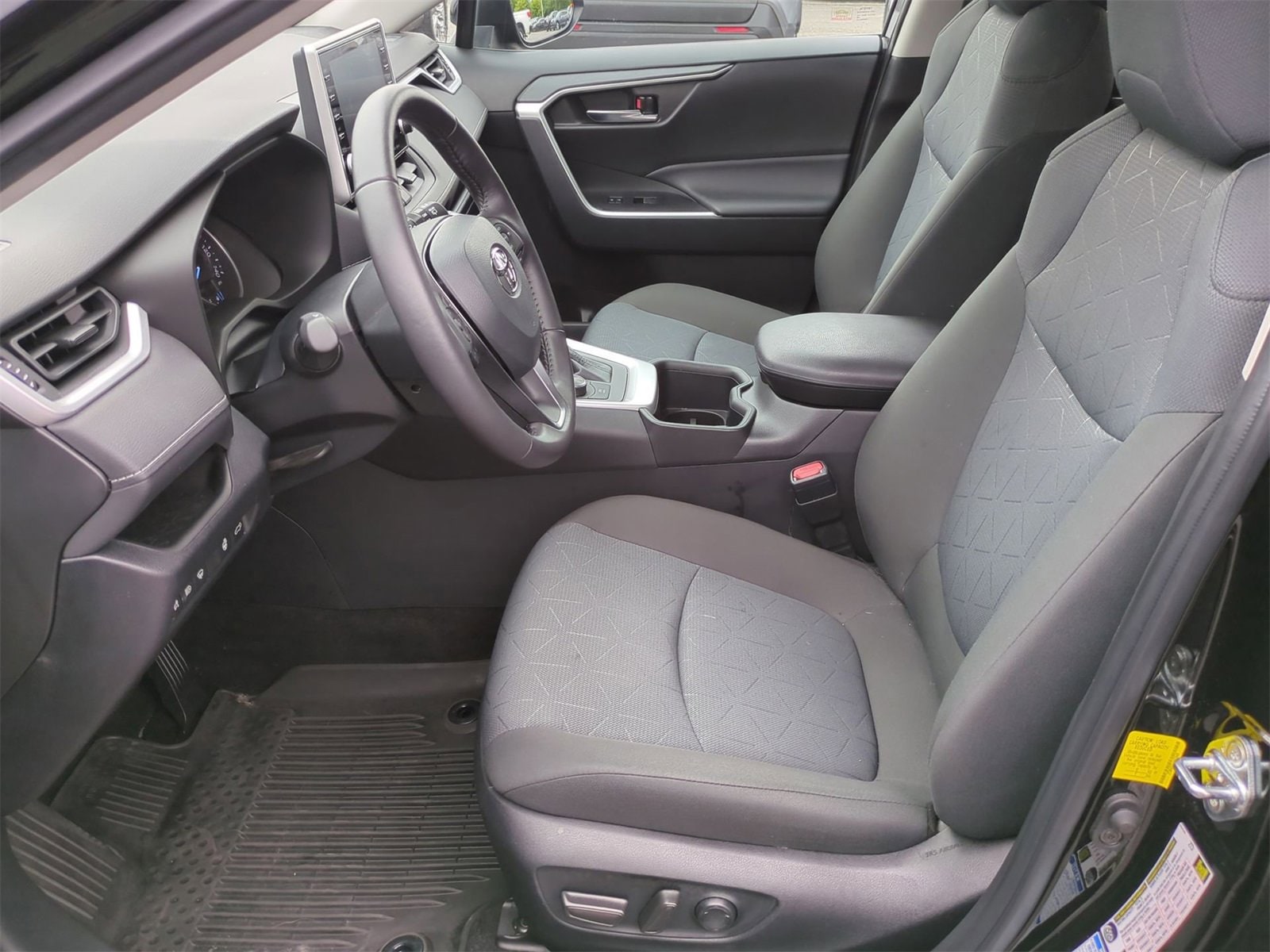 2022 Toyota RAV4 XLE 15