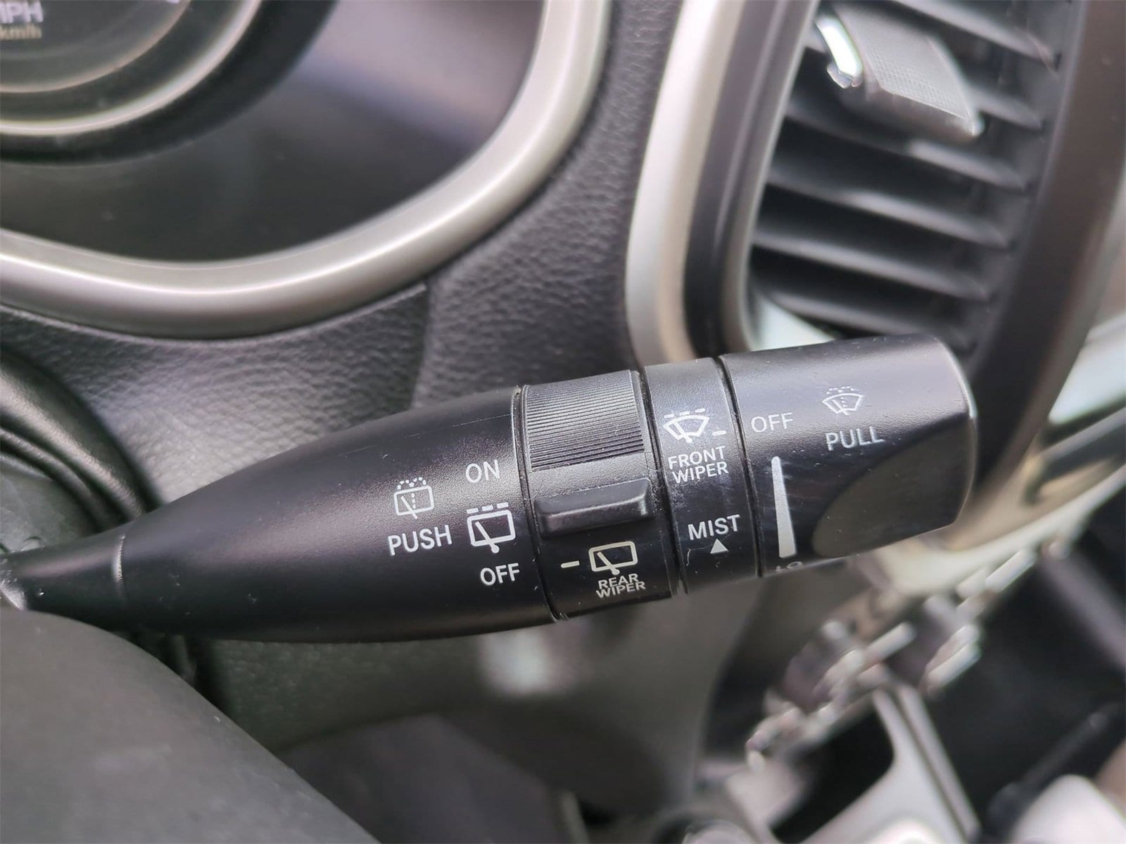 Thumbnail: 2015 Jeep Cherokee - 25