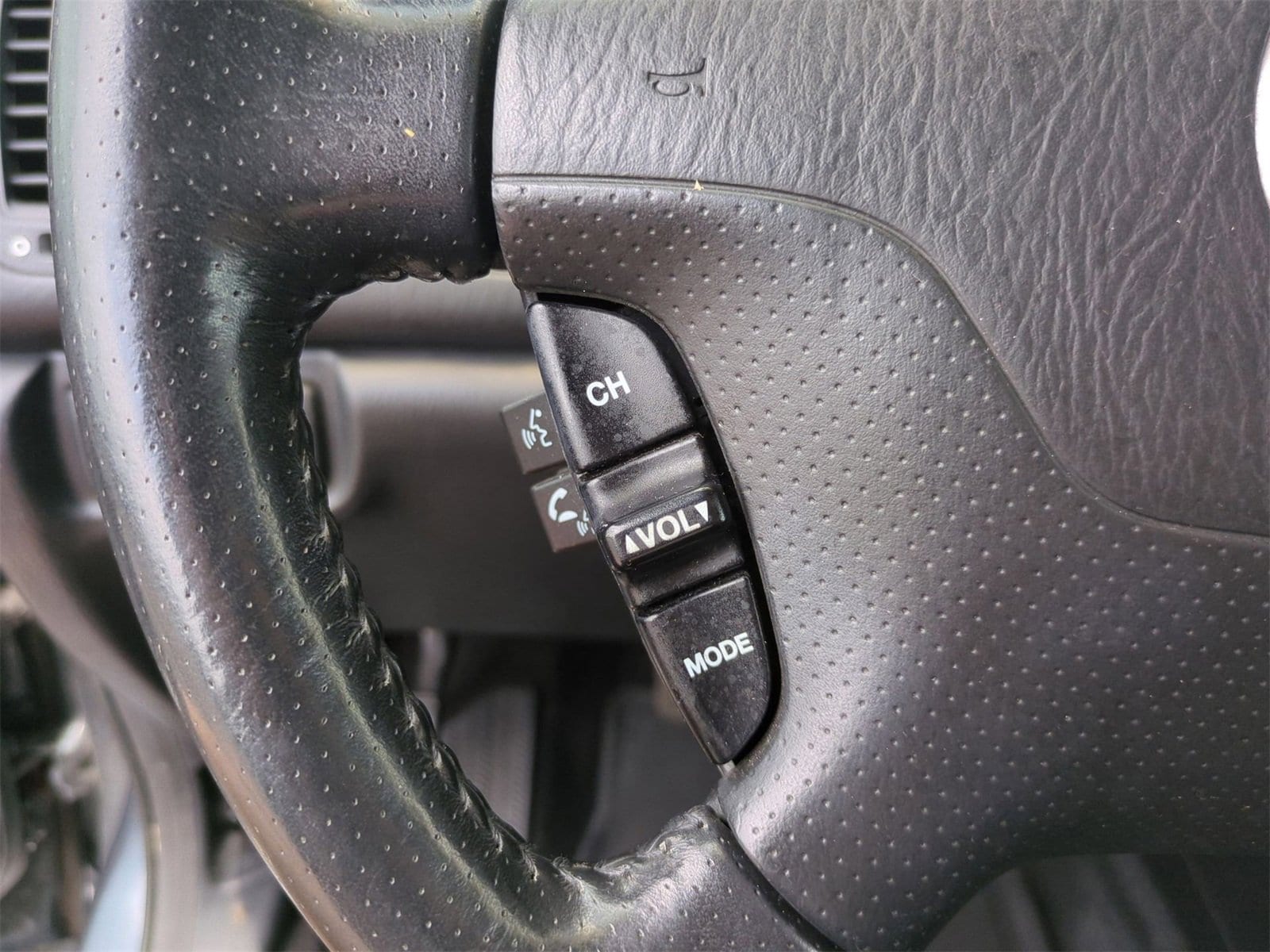 Thumbnail: 2005 Acura MDX - 22