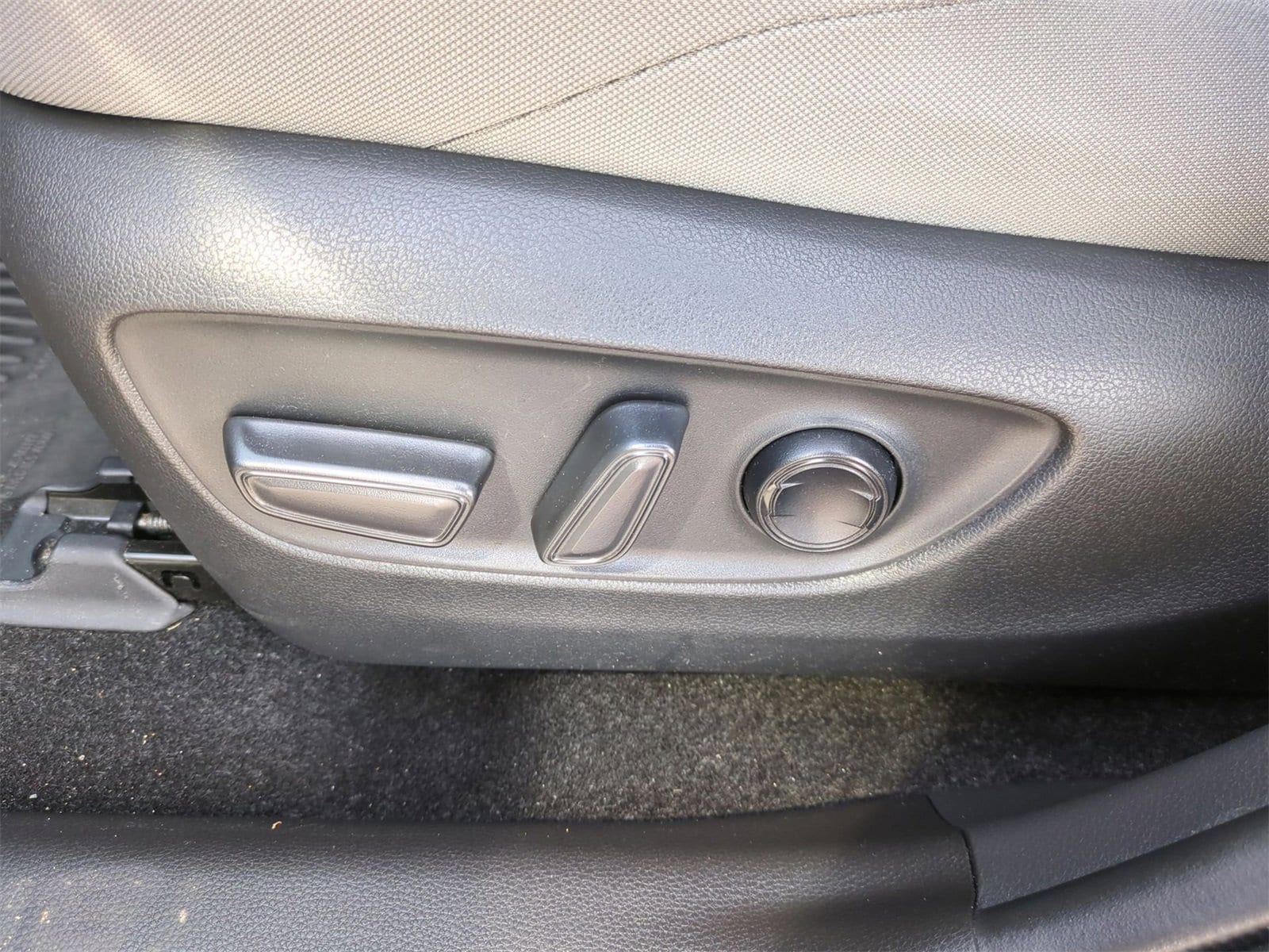 Thumbnail: 2021 Toyota Venza - 17