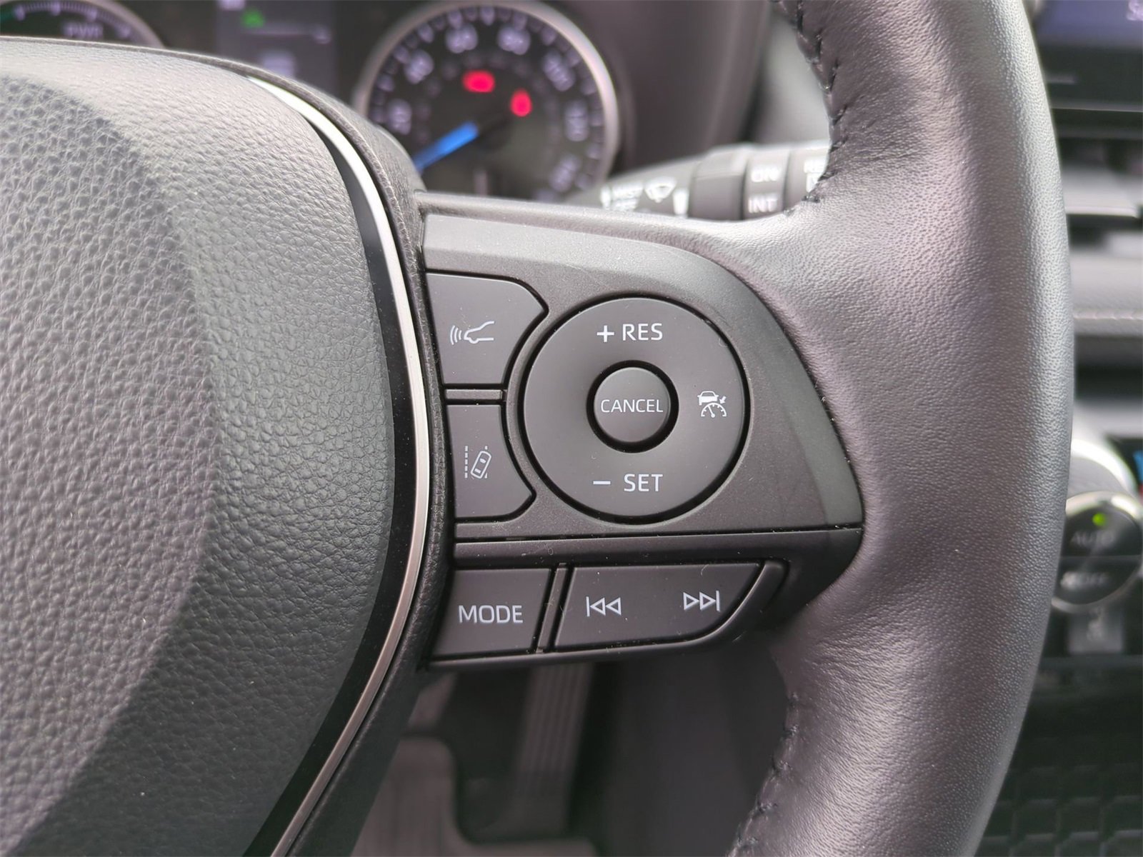 2022 Toyota RAV4 XLE 23