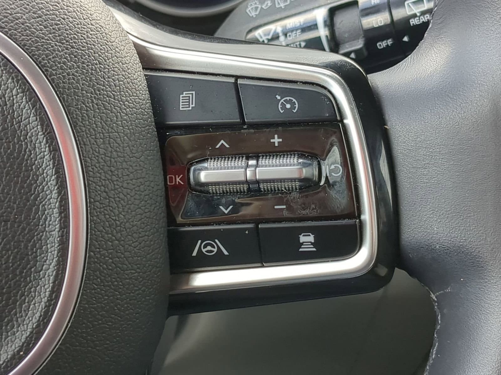 Thumbnail: 2024 Kia Carnival - 23