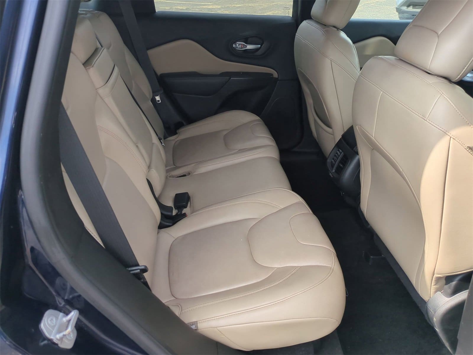 Thumbnail: 2015 Jeep Cherokee - 20