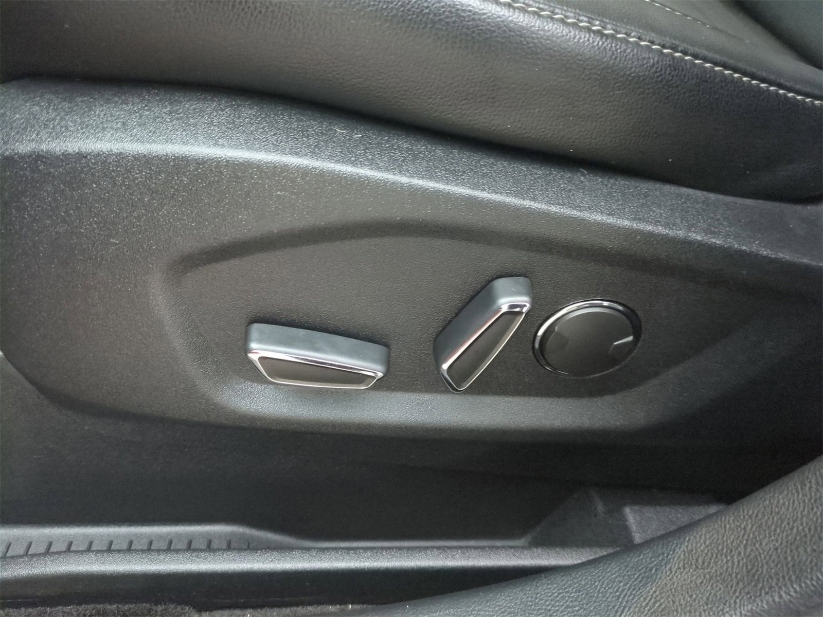 Thumbnail: 2018 Ford Edge - 17