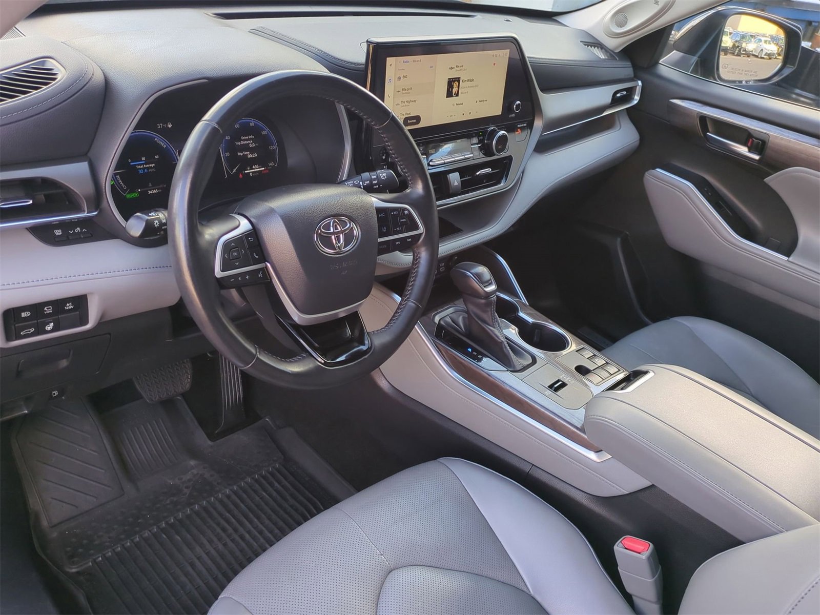 Thumbnail: 2023 Toyota Highlander - 10