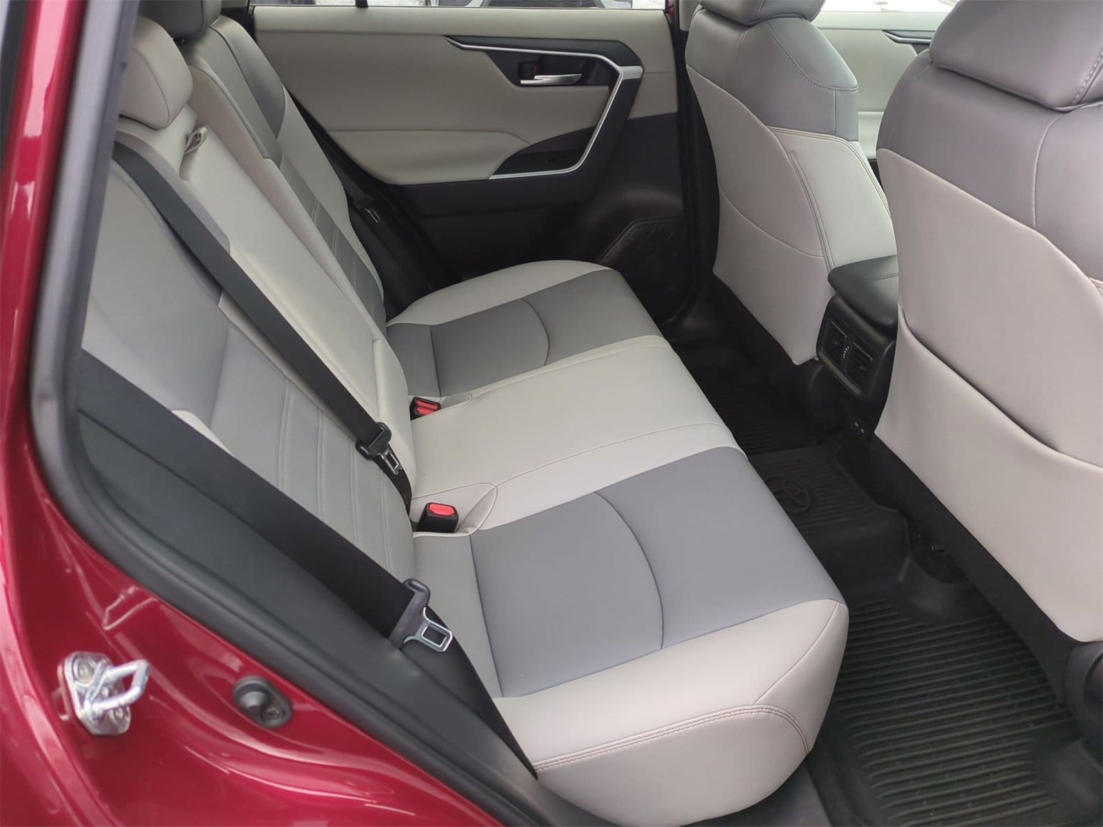 Thumbnail: 2022 Toyota RAV4 - 21