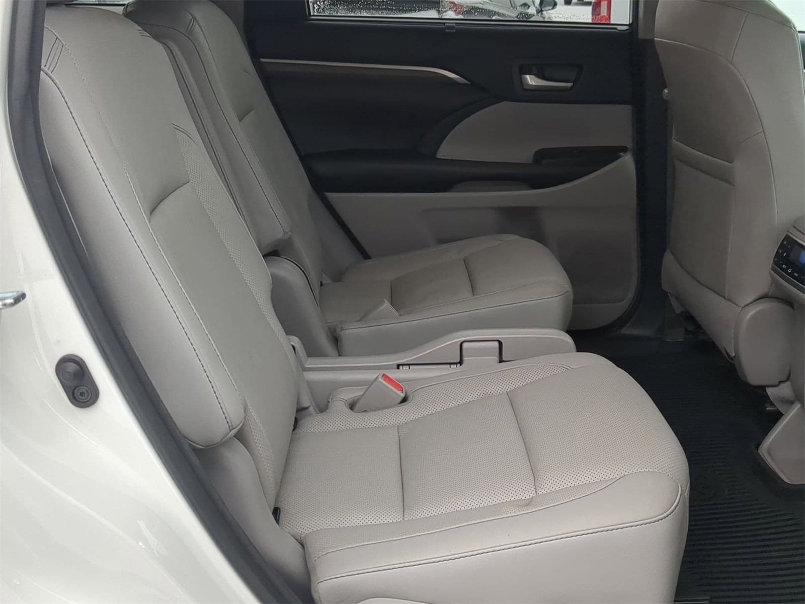 Thumbnail: 2018 Toyota Highlander - 20