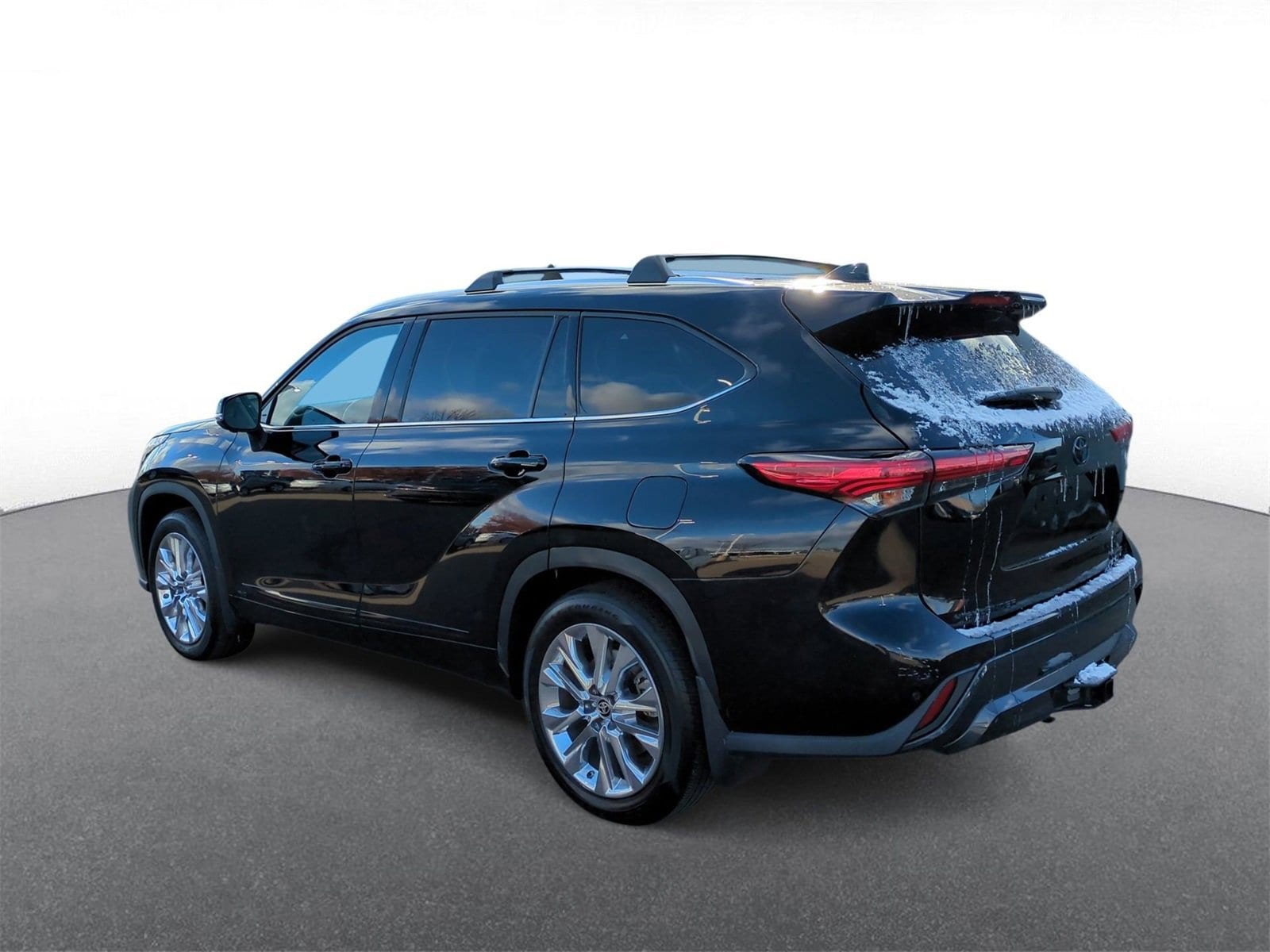 Thumbnail: 2023 Toyota Highlander - 6