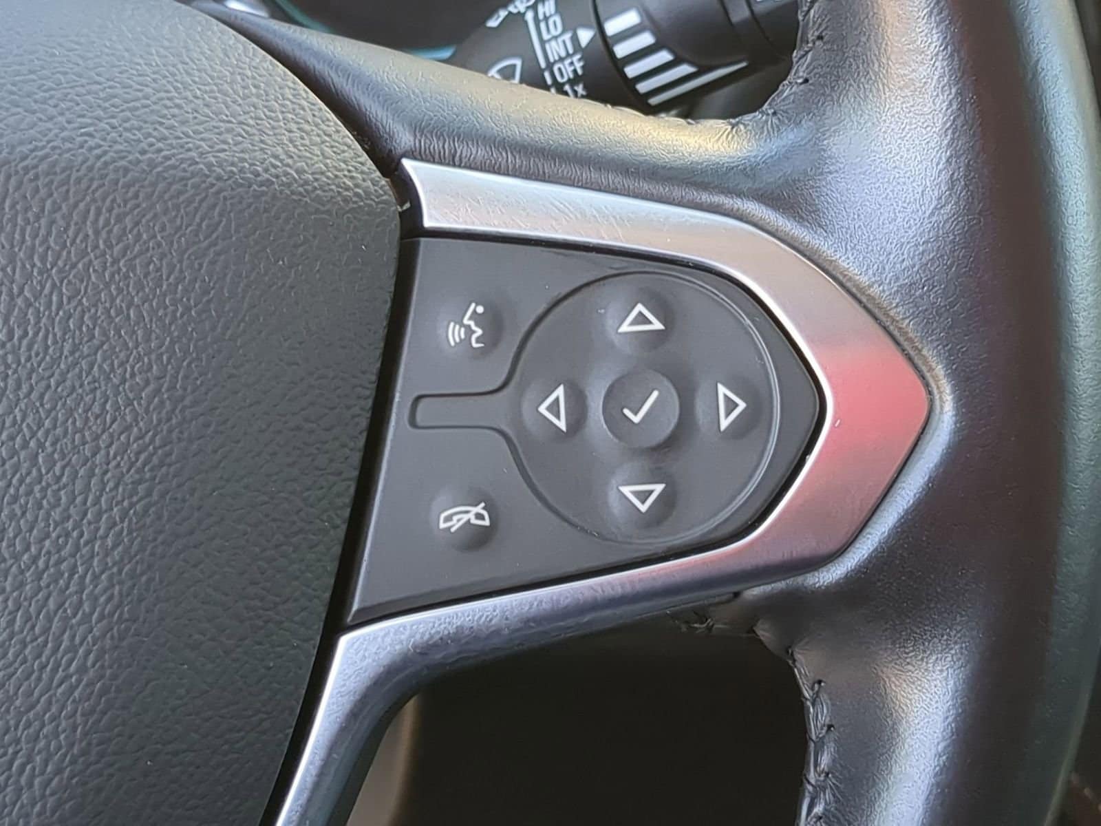 Thumbnail: 2021 Chevrolet Traverse - 24