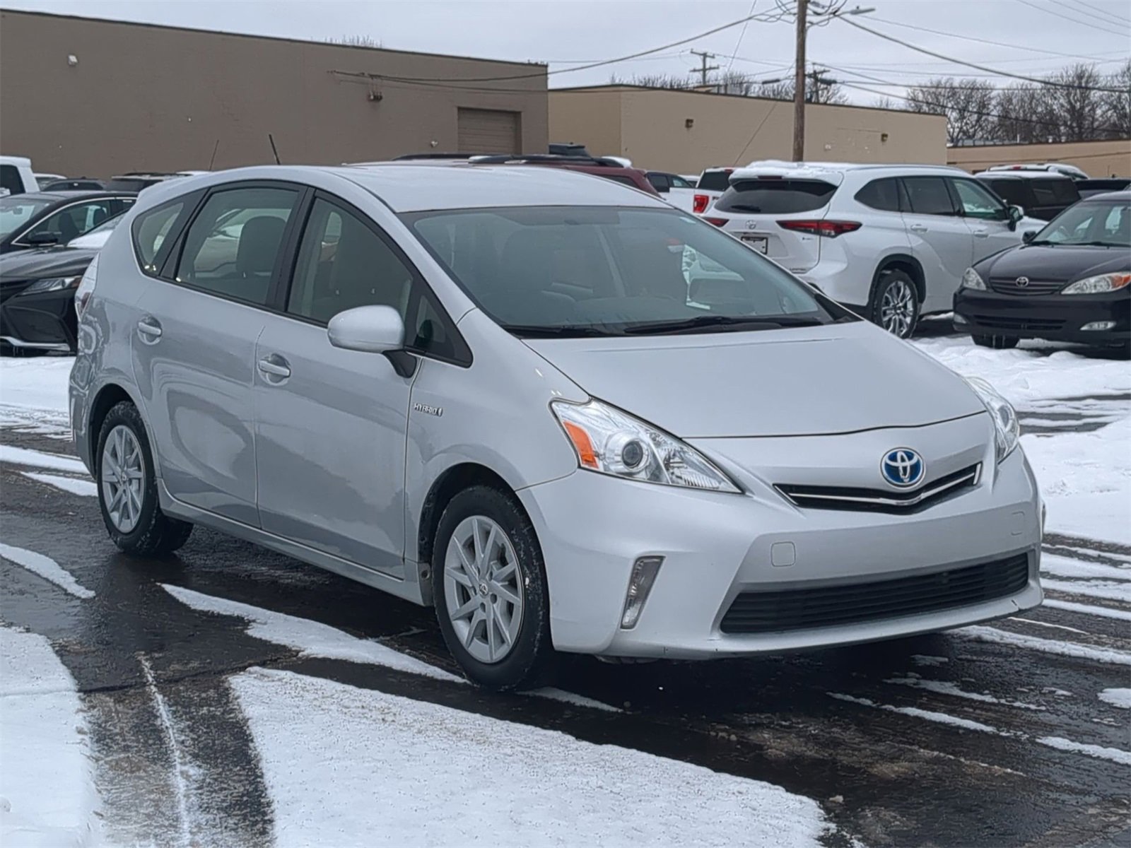 Thumbnail: 2012 Toyota Prius v - 16