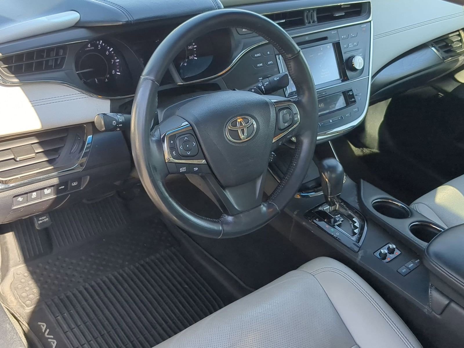 Thumbnail: 2017 Toyota Avalon - 10