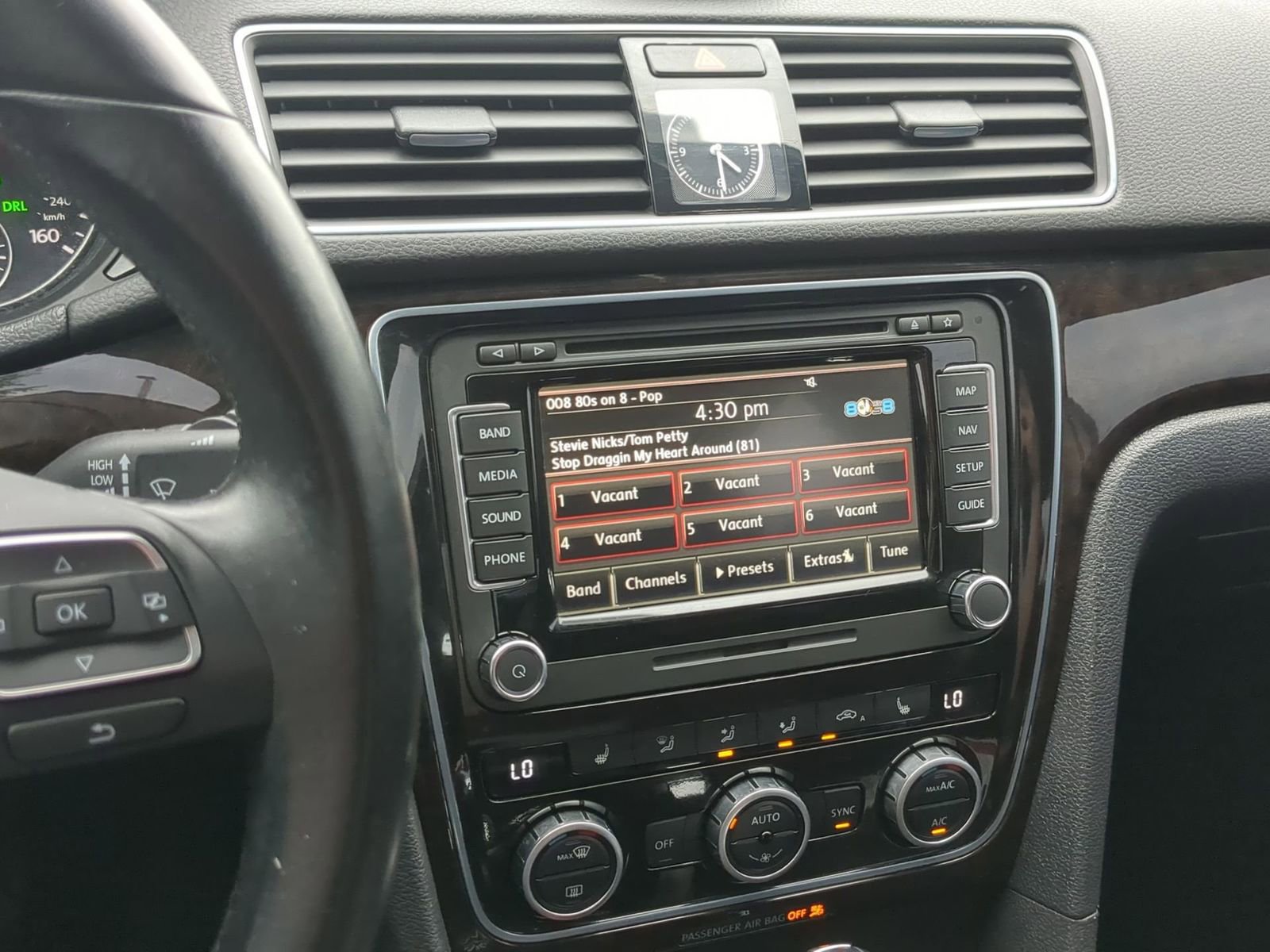 Thumbnail: 2014 Volkswagen Passat - 27