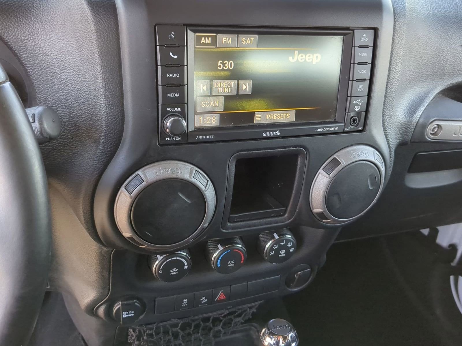 Thumbnail: 2015 Jeep Wrangler - 25