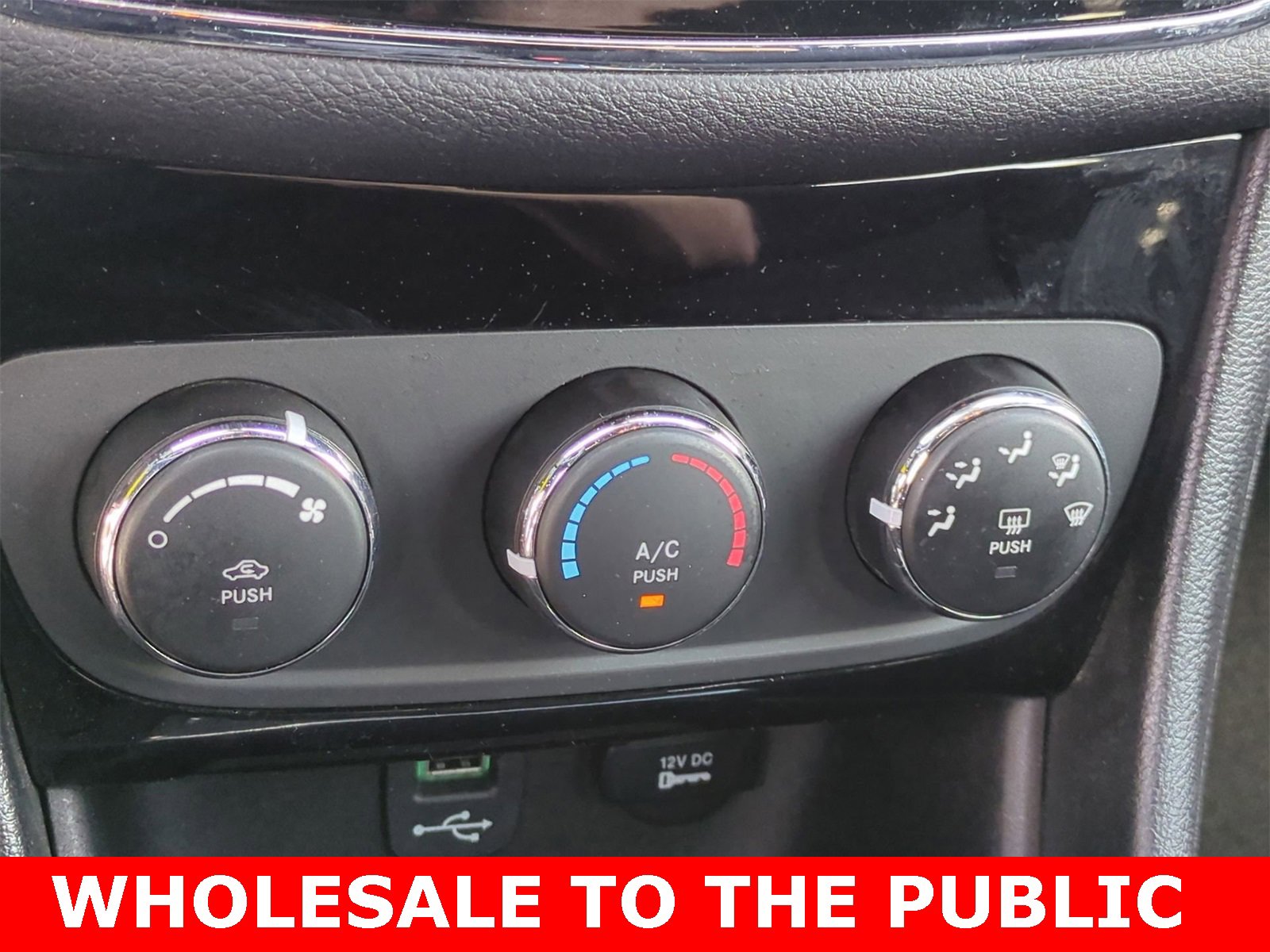 Thumbnail: 2013 Chrysler 200 - 28